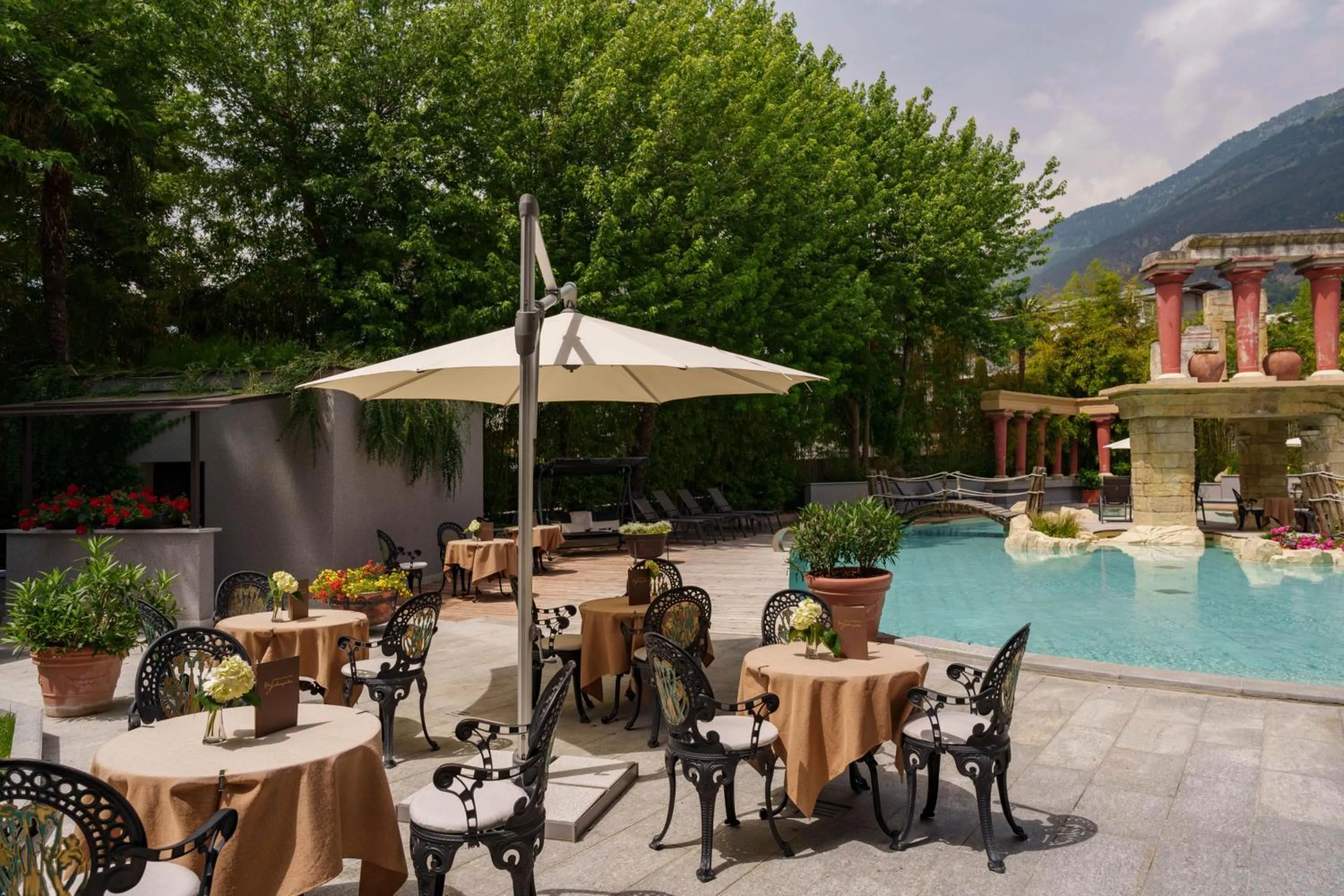 Swimming pool in Hotel Vier Jahreszeiten