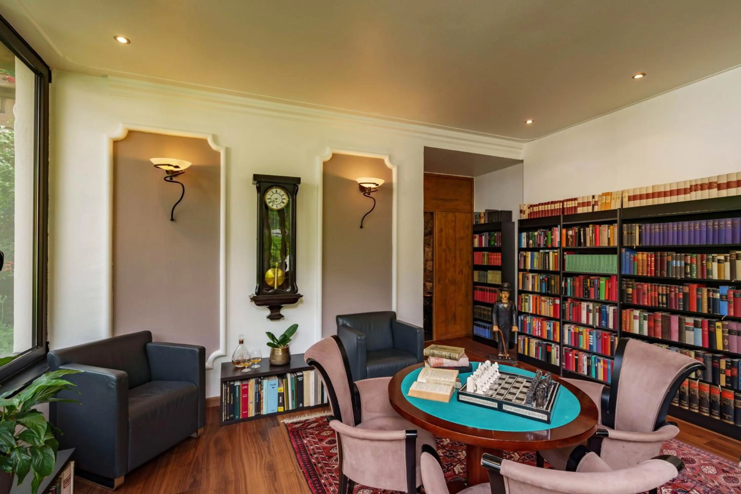 Library in Hotel Vier Jahreszeiten