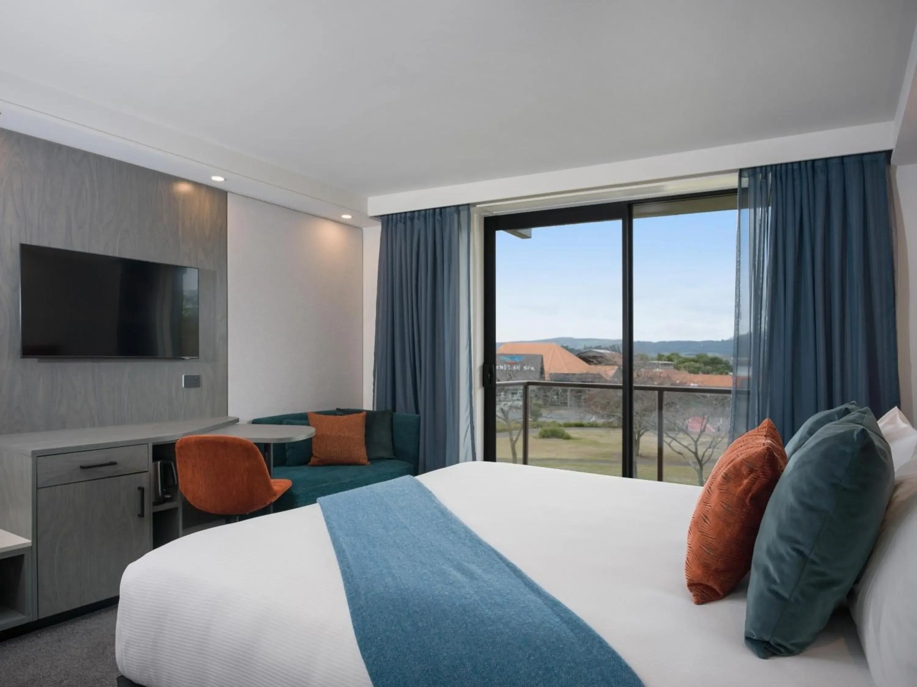 Superior King - Lake-Facing in Millennium Hotel Rotorua Superior King - Lake-Facing in Millennium Hotel Rotorua