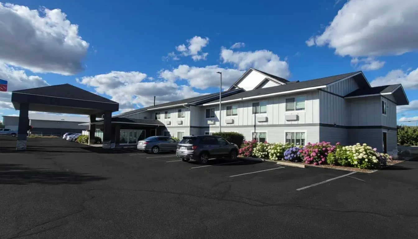 Property building in SureStay Plus Hotel by Best Western Post Falls Property building in SureStay Plus Hotel by Best Western Post Falls