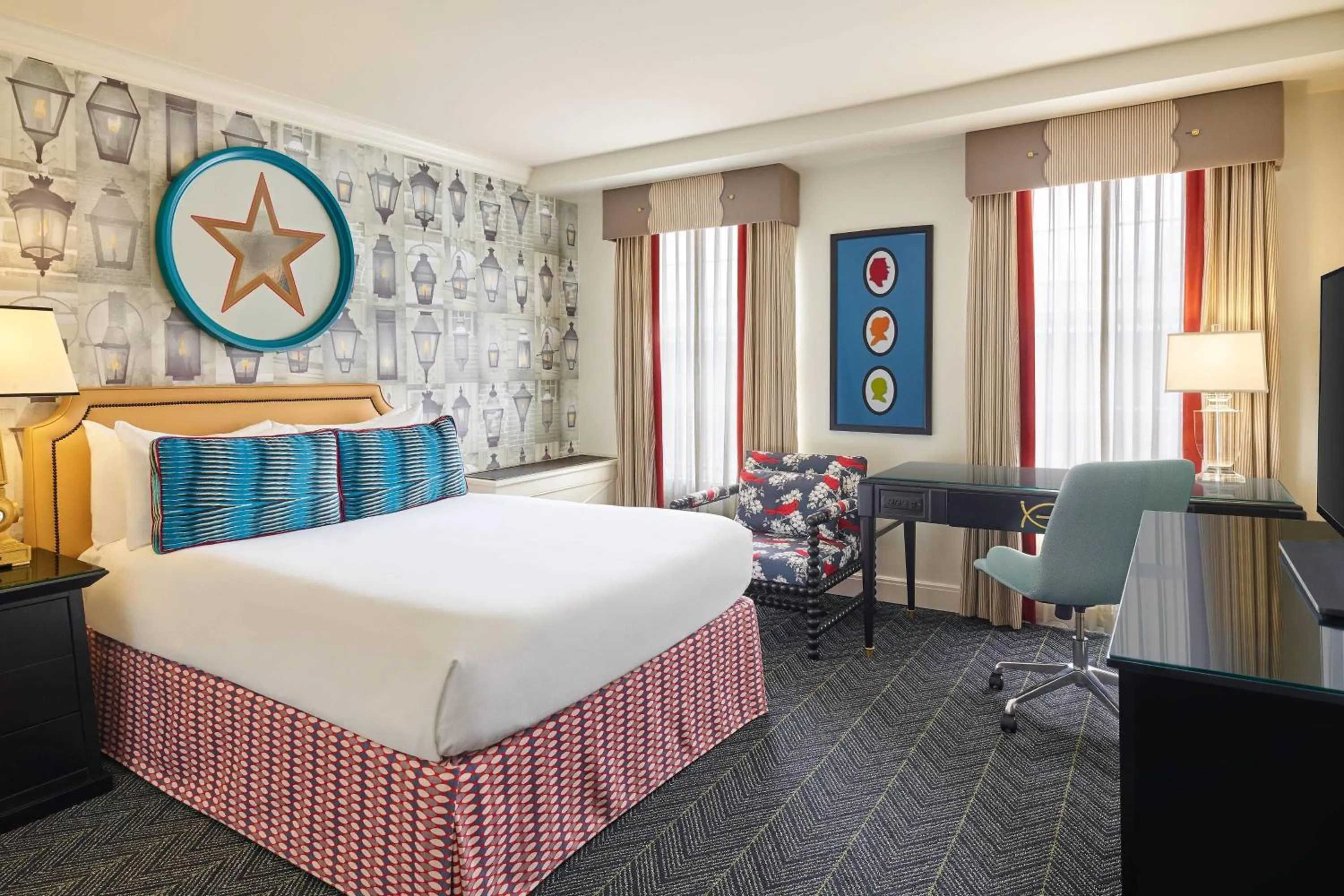 Photo of the whole room, Bed in The Alexandrian Old Town Alexandria, Autograph Collection