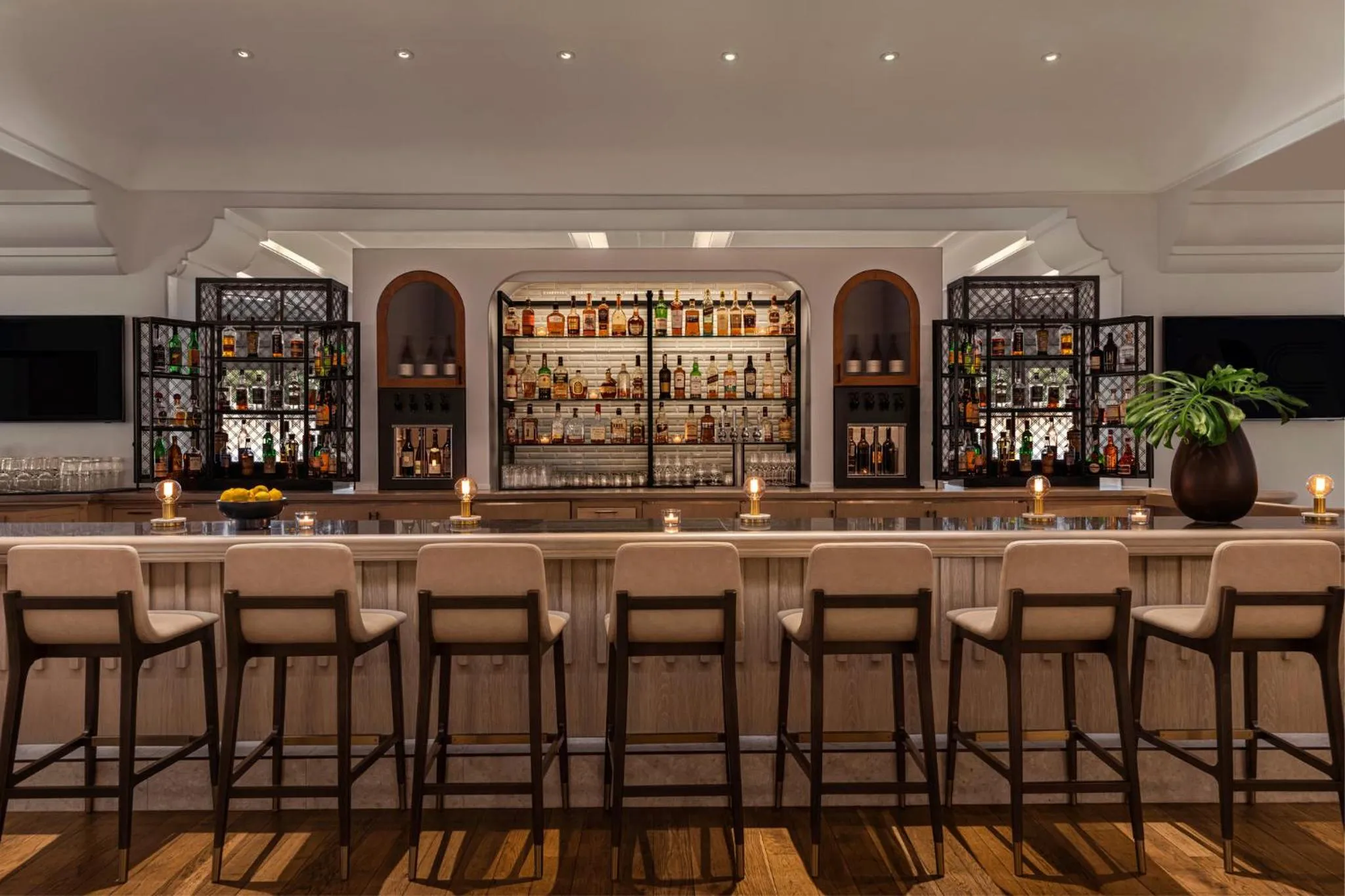 Lounge or bar in Kimpton Canary Hotel by IHG