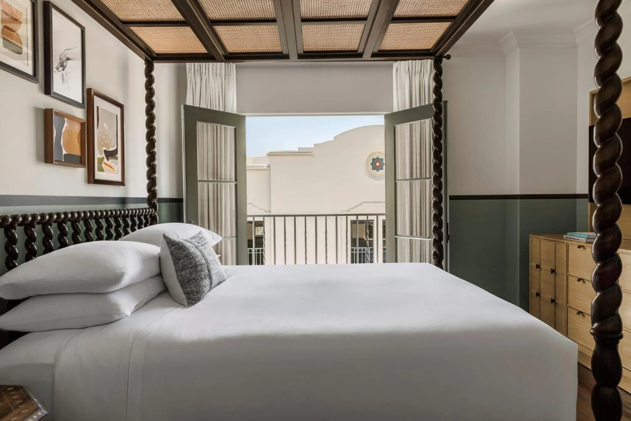 Photo of the whole room, Bed in Kimpton Canary Hotel by IHG