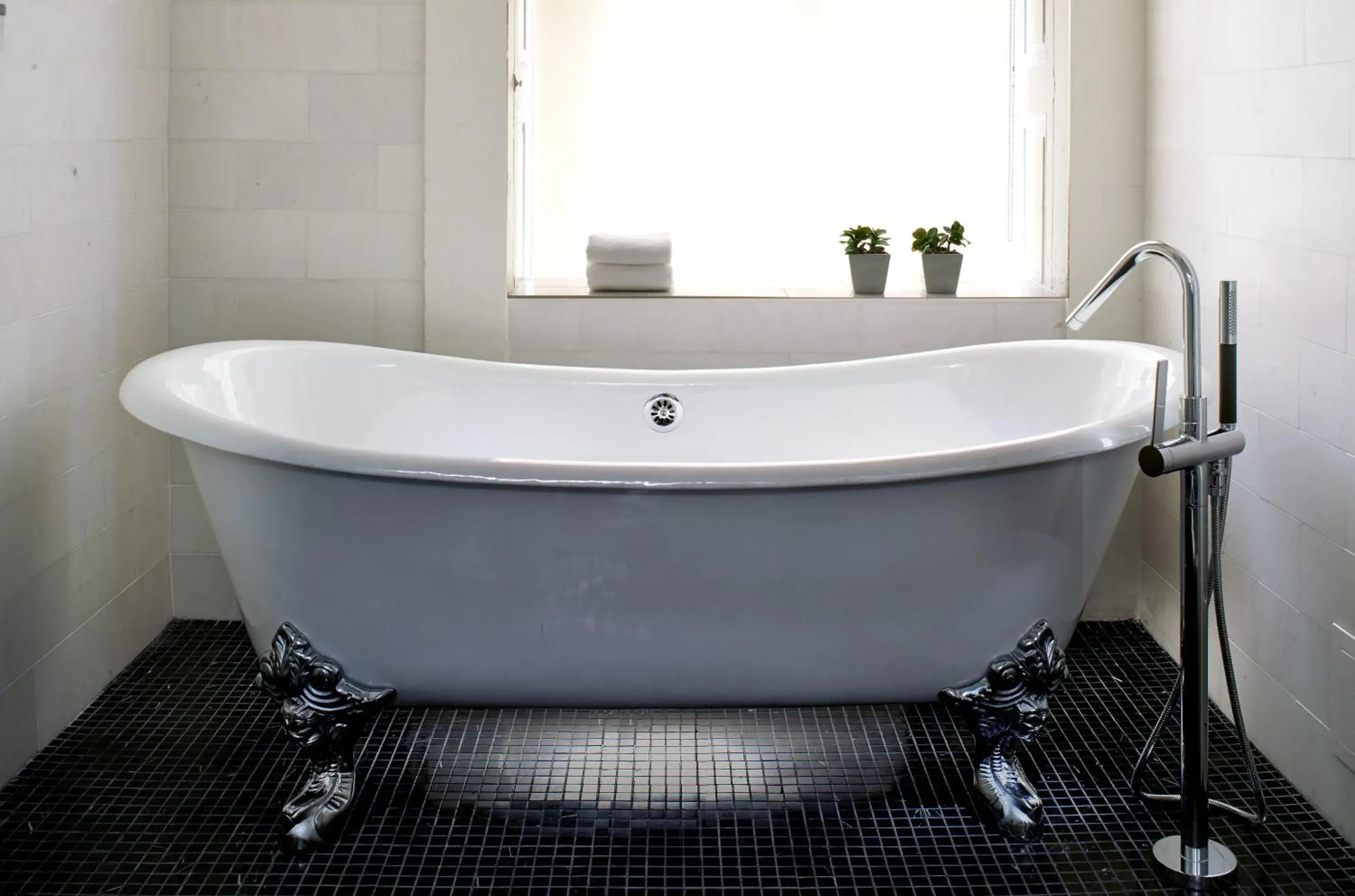 Bathroom in Kimpton Hotel Monaco Washington DC by IHG Bathroom in Kimpton Hotel Monaco Washington DC by IHG