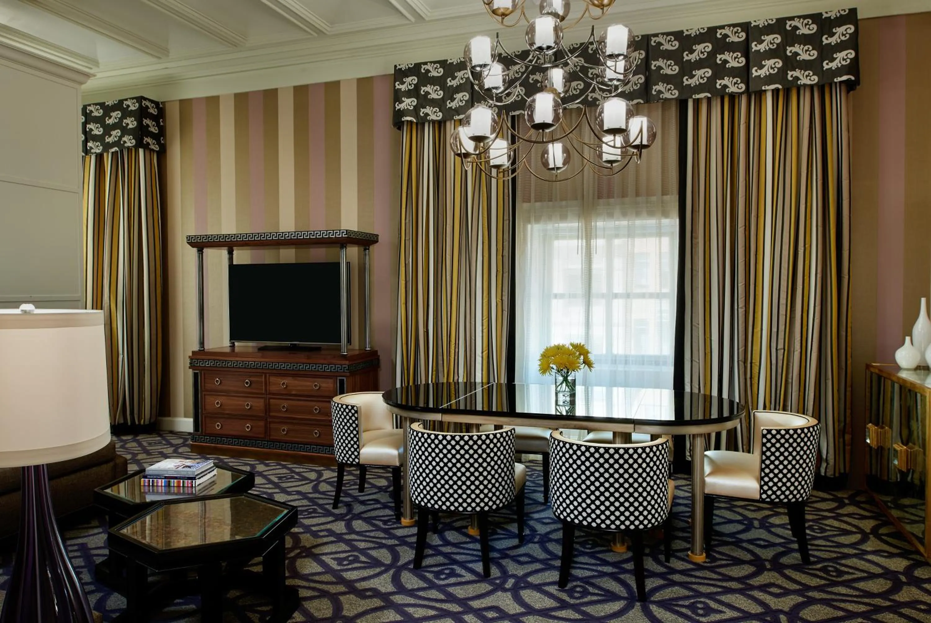Photo of the whole room in Kimpton Hotel Monaco Washington DC by IHG