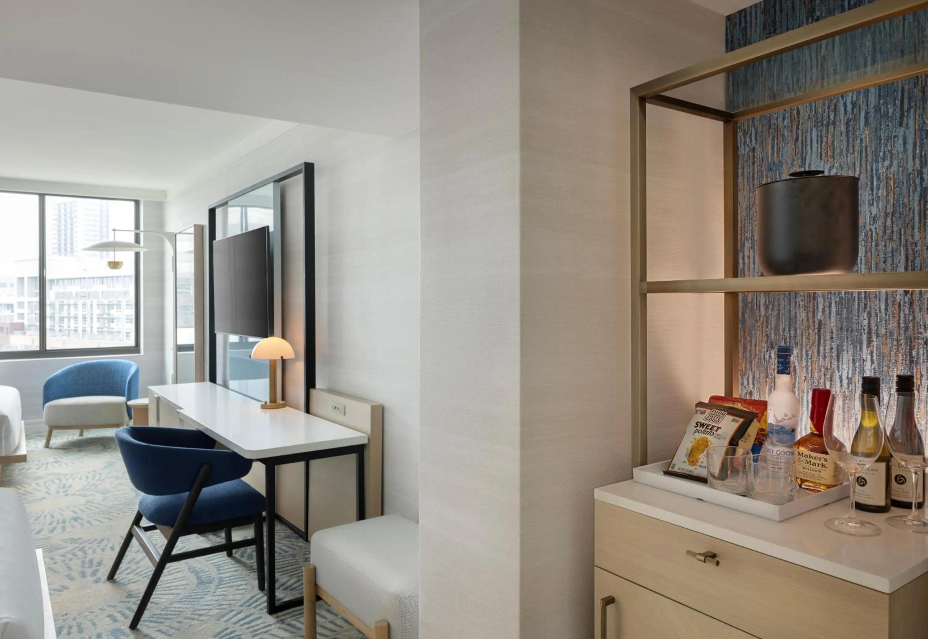 Bedroom in The Highland Dallas, Curio Collection by Hilton