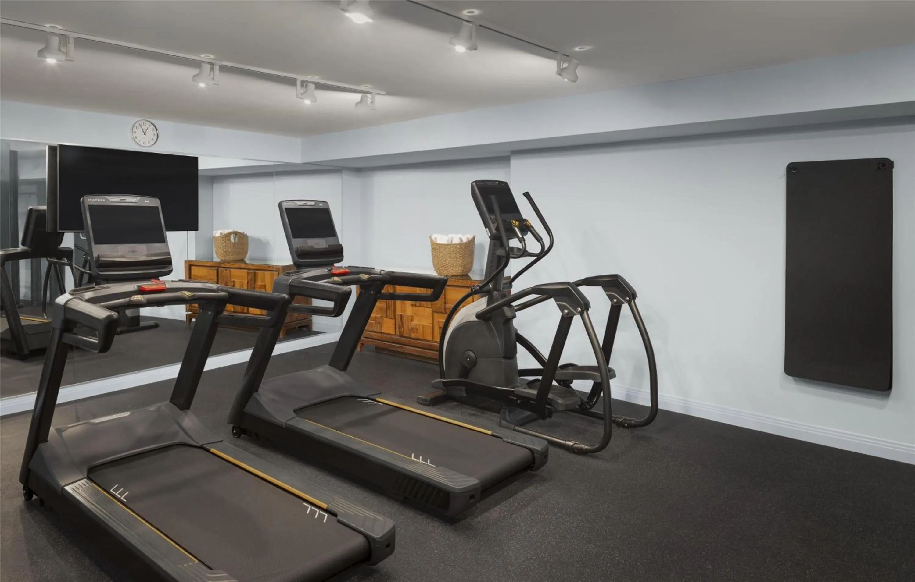 Fitness centre/facilities in Graduate by Hilton Dallas