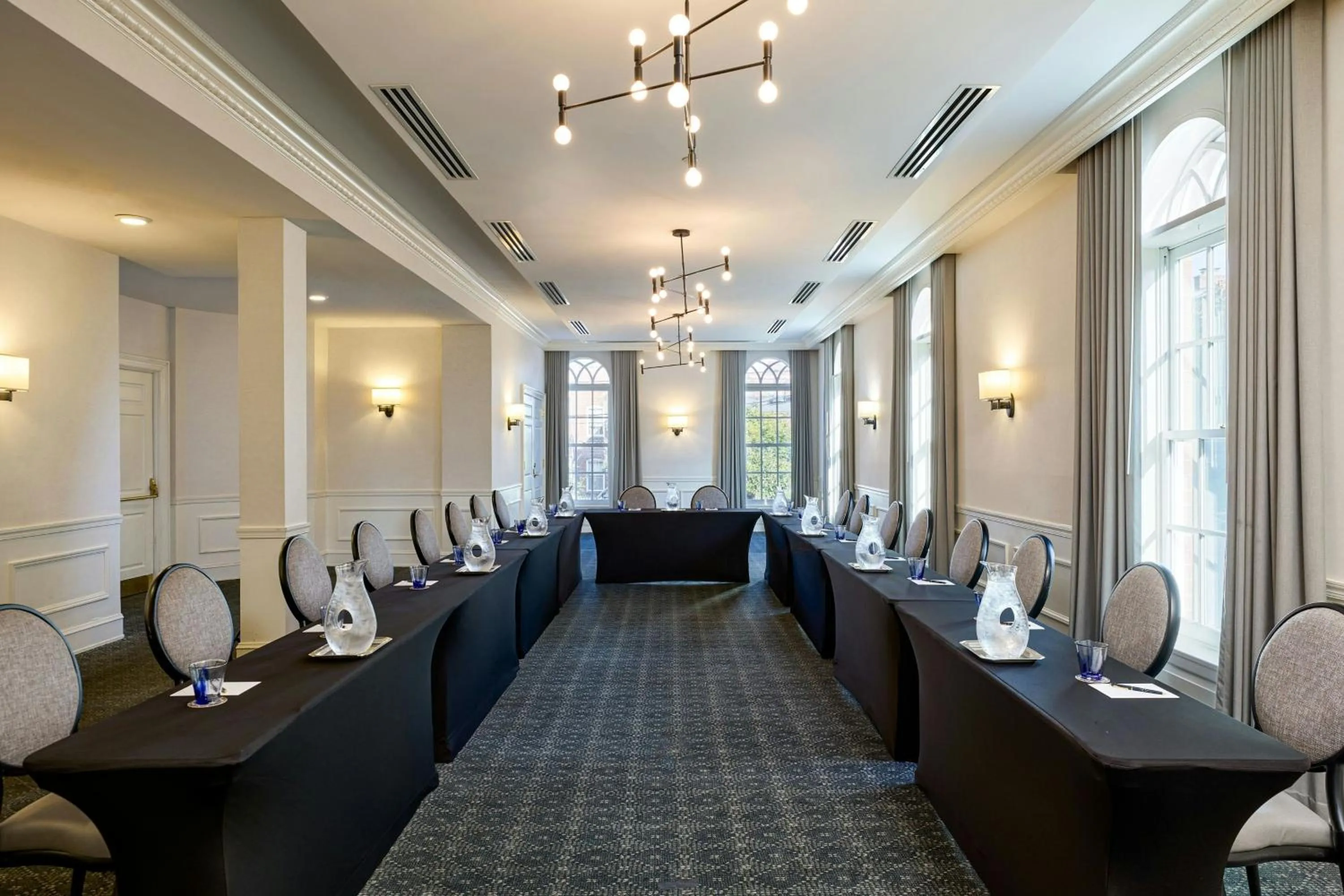 Meeting/conference room in Morrison House Old Town Alexandria, Autograph Collection