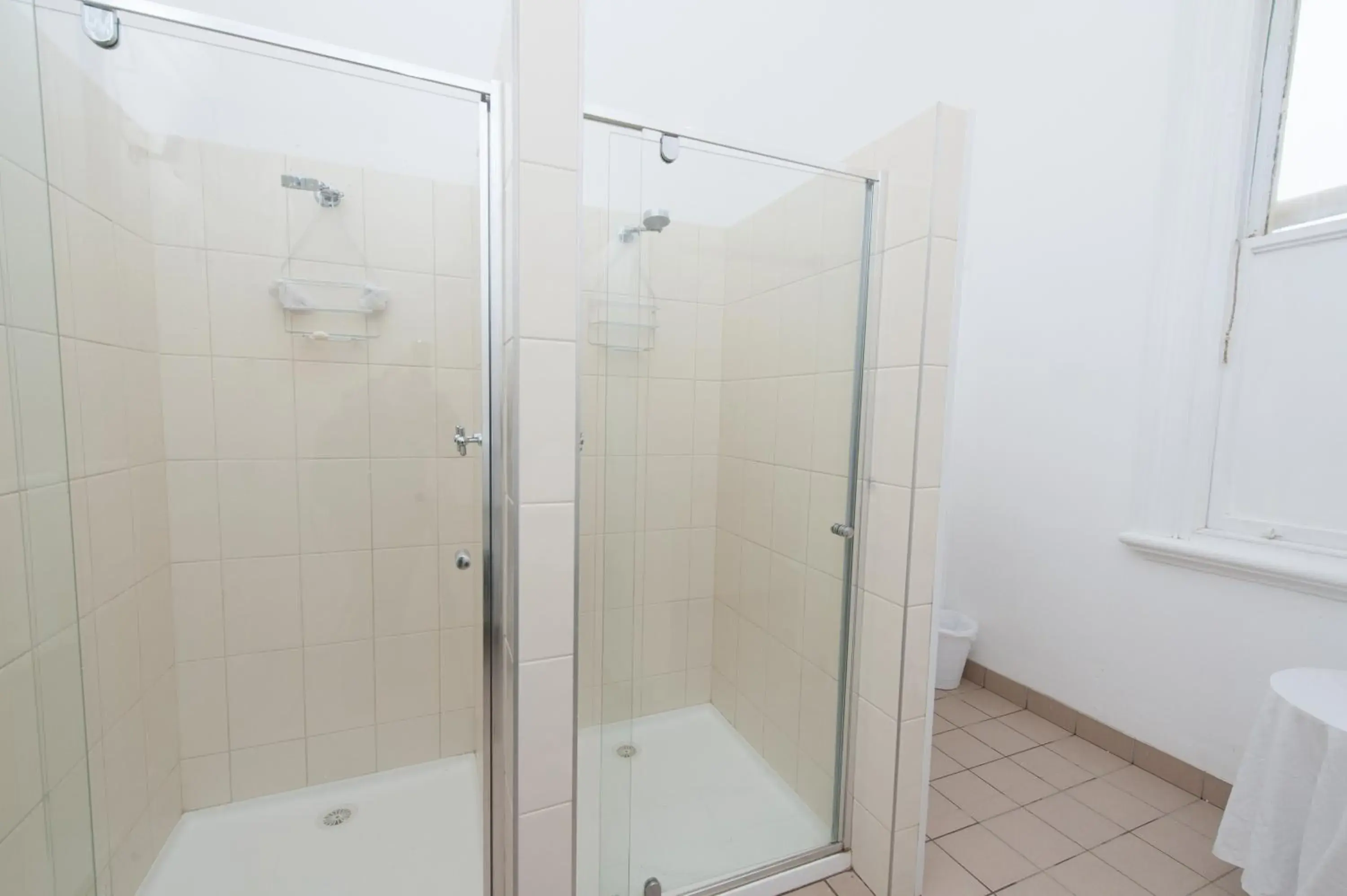 Bathroom in Riverina hotel Bathroom in Riverina hotel