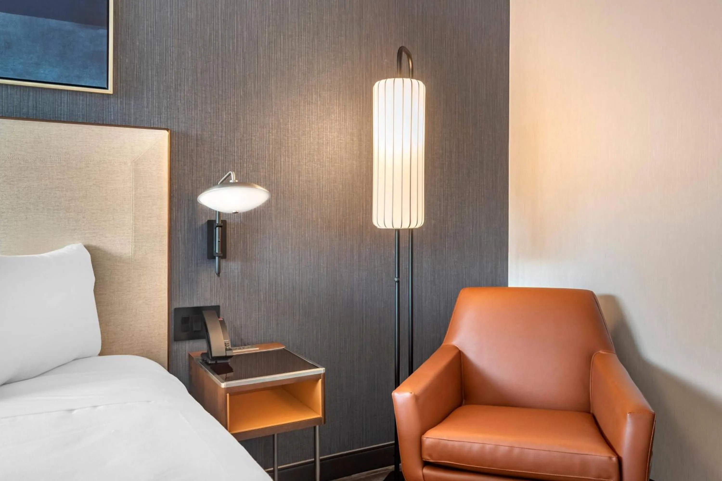 Photo of the whole room, Bed in Courtyard by Marriott Washington, DC Dupont Circle