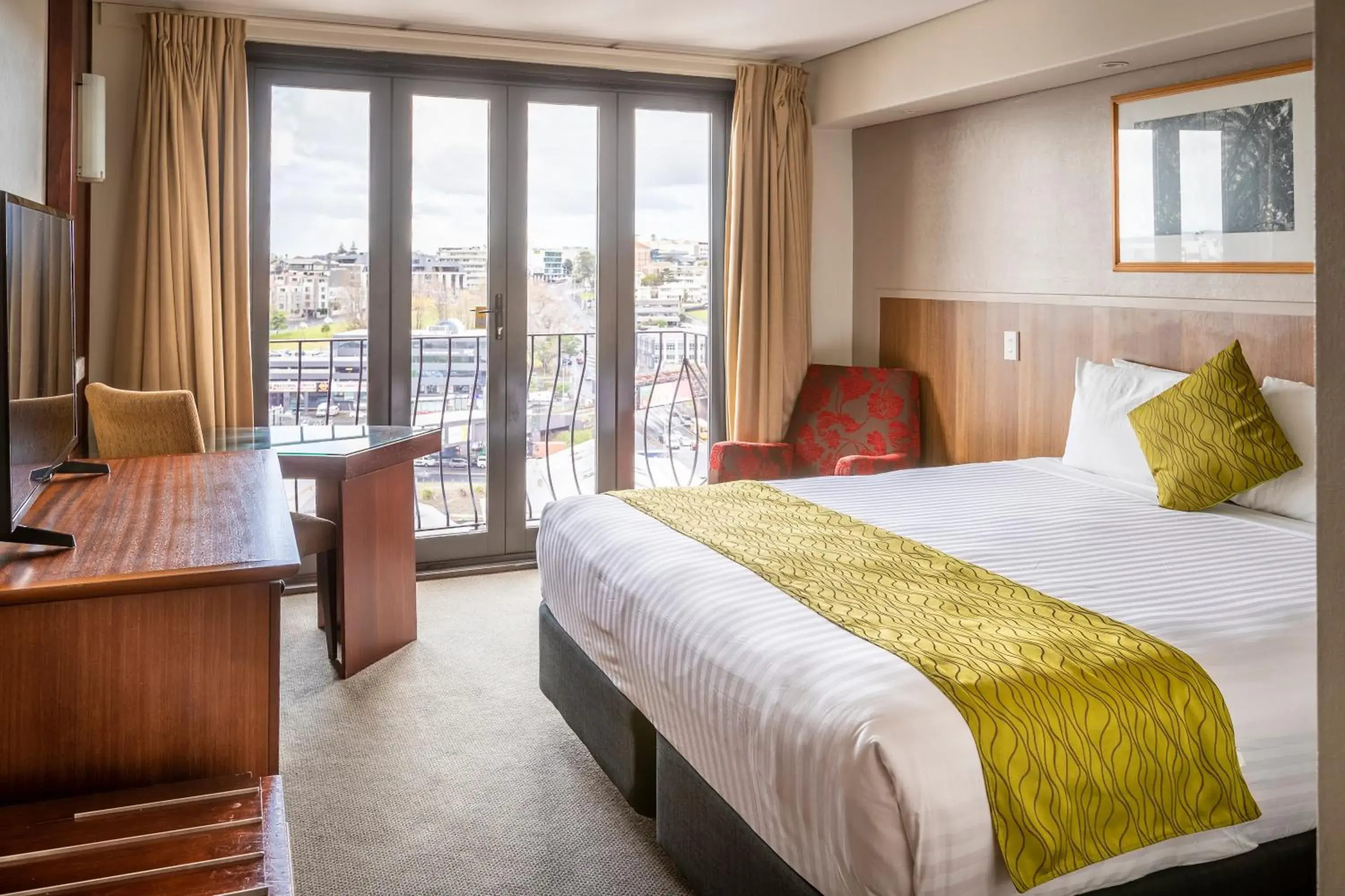 View (from property/room), Bed in Copthorne Hotel Auckland City View (from property/room), Bed in Copthorne Hotel Auckland City