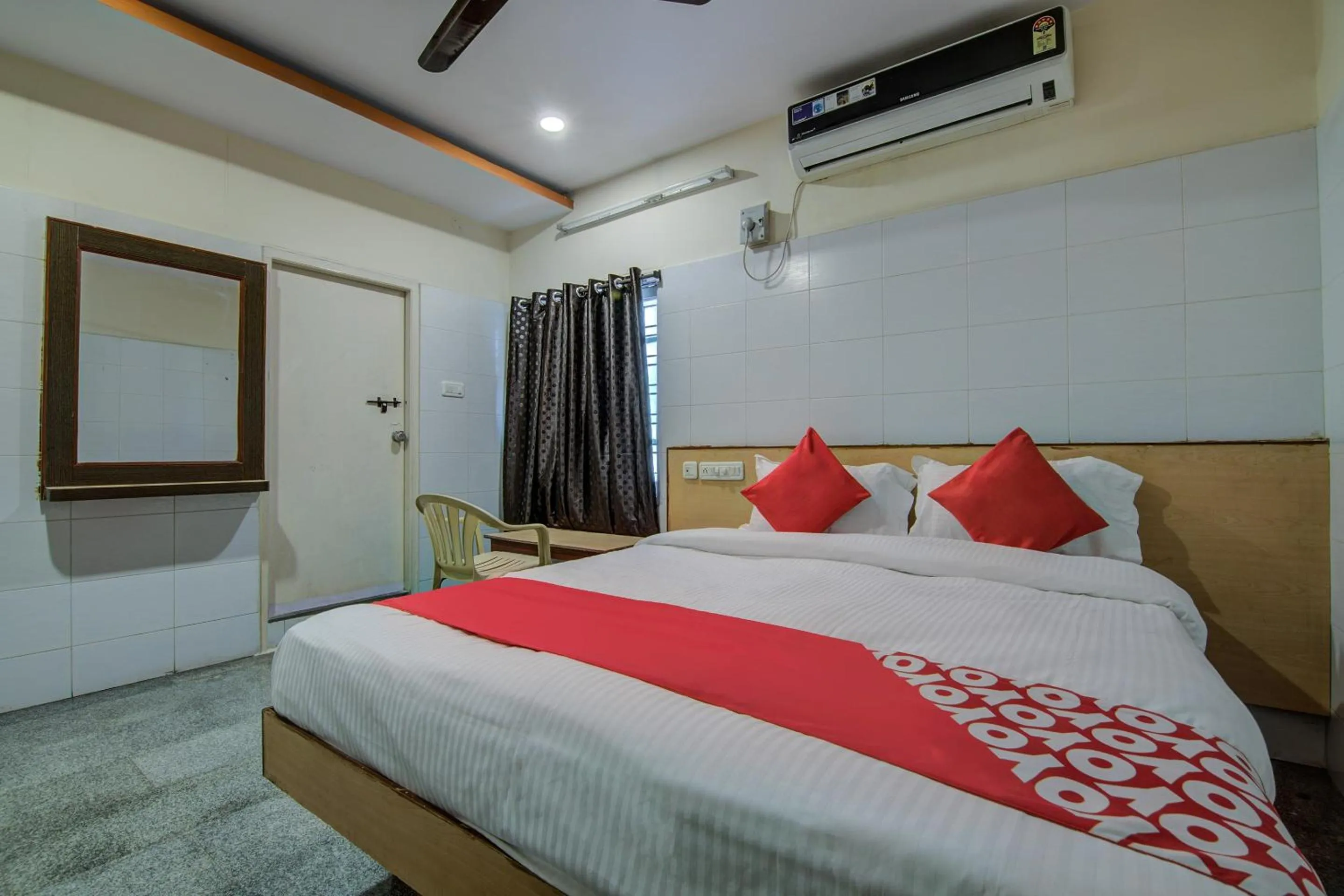 Bedroom, Bed in Hotel O Mayur's Residency Near Malkpet