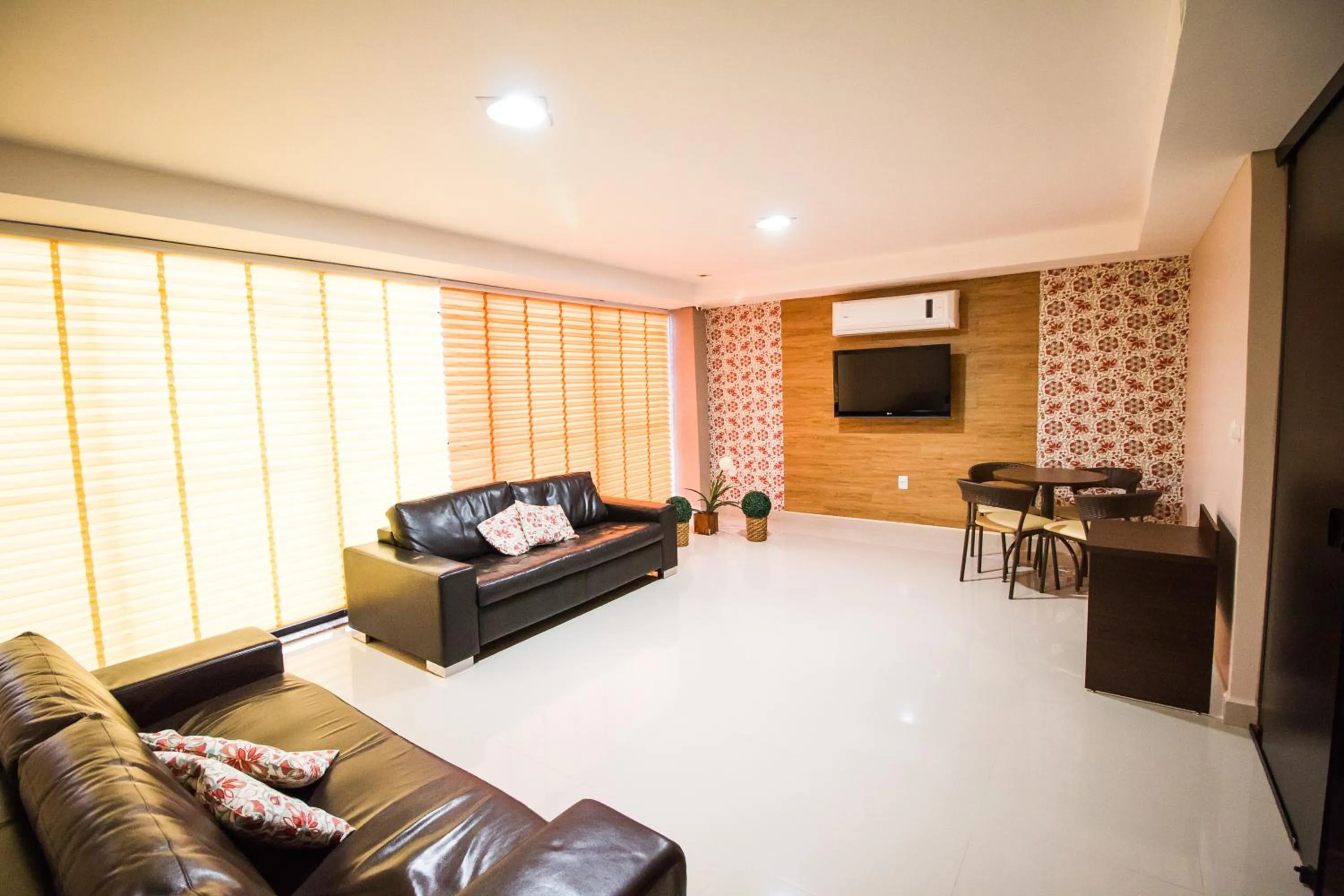 Communal lounge/ TV room in Hotel Nativo