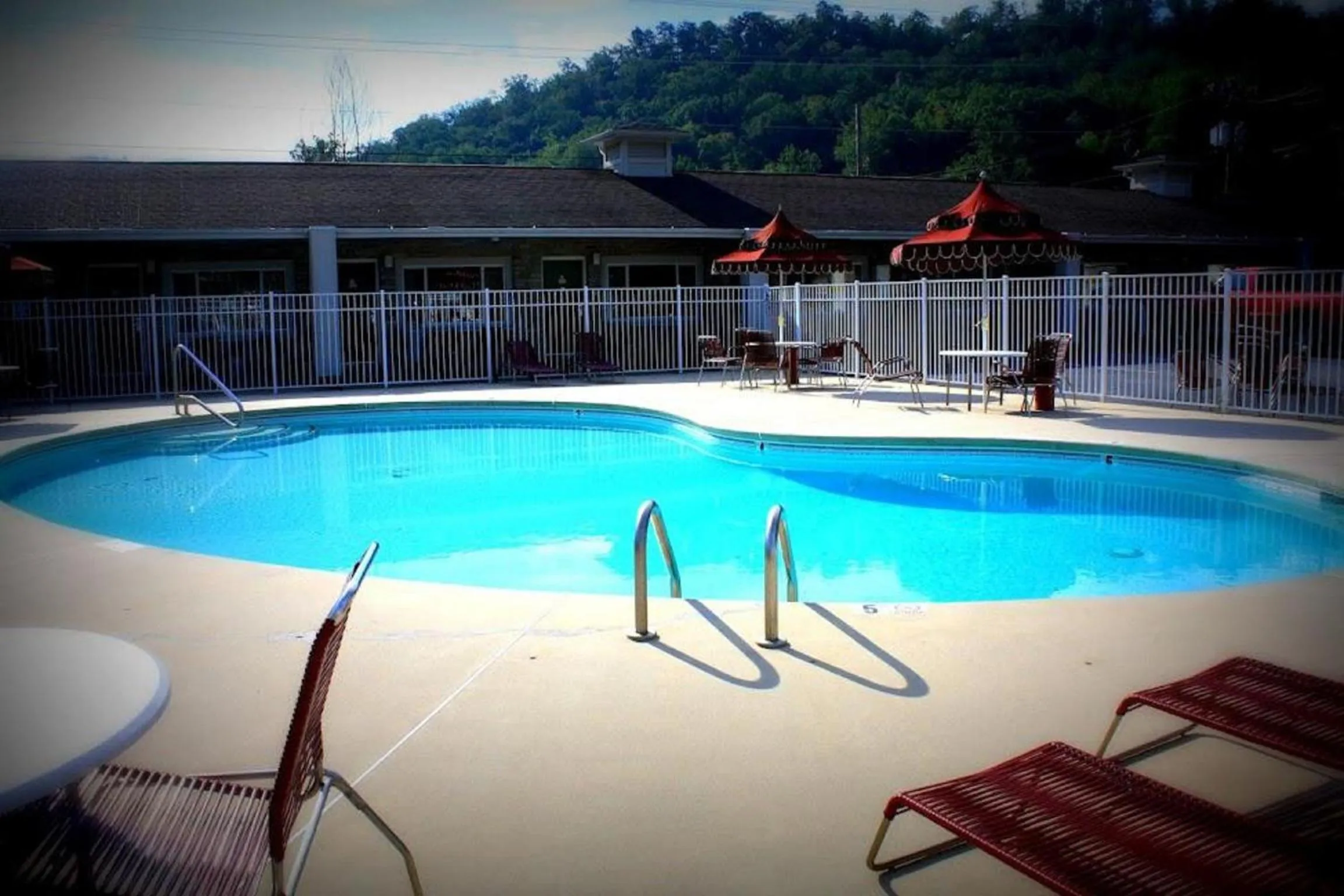 Swimming pool in Cherokee Grand Hotel