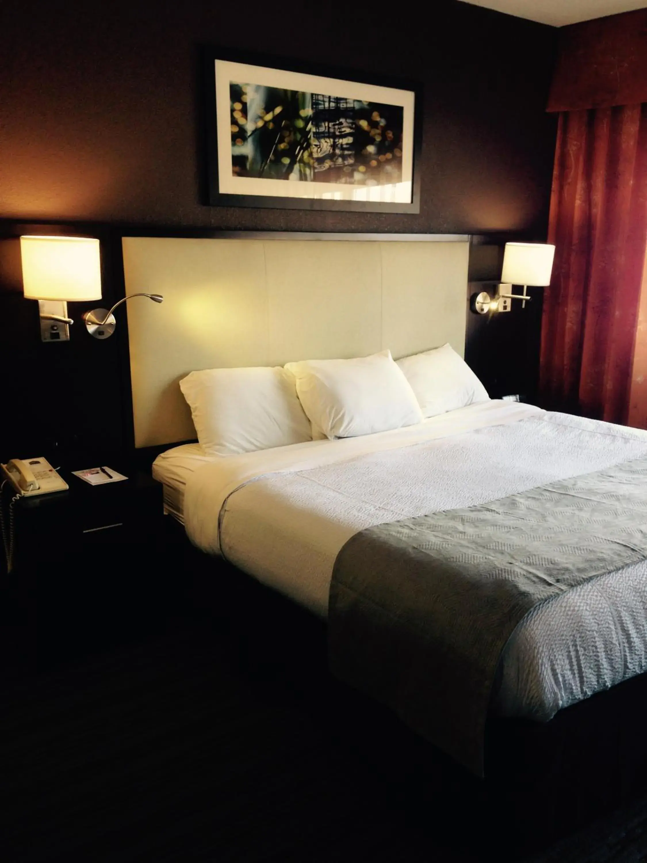 Deluxe King Room in Cherokee Grand Hotel Deluxe King Room in Cherokee Grand Hotel