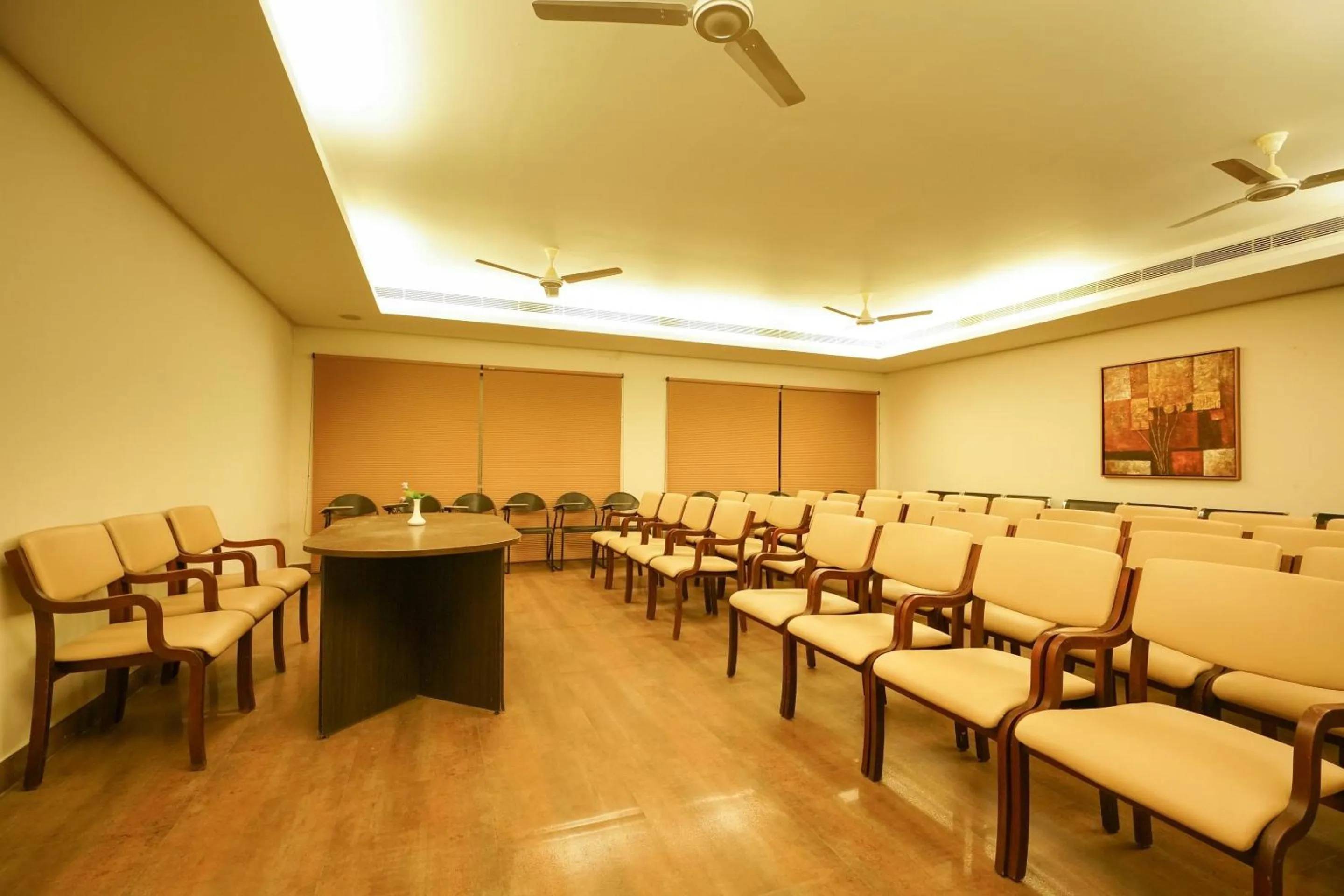 Business facilities in Super Townhouse Mookkannoor Tourist Home
