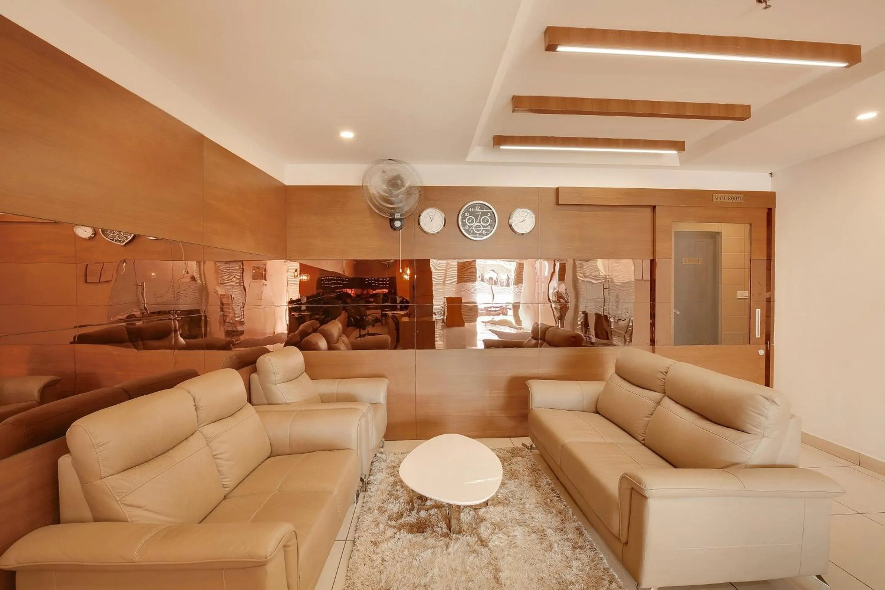 Lobby or reception in Super Townhouse Edasserys Kalamassery Tourist Home