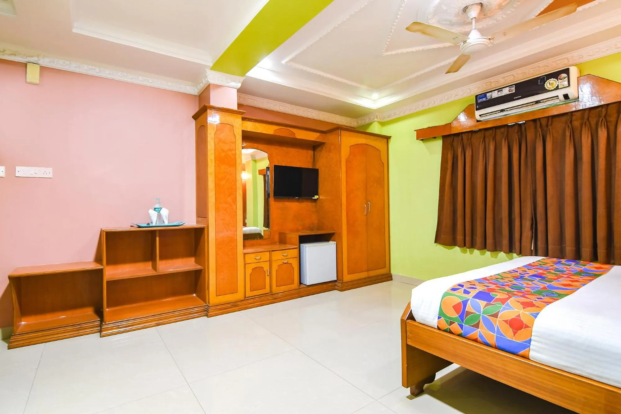 Bed in FabHotel Wild Orchid - 800m from Medica Superspecialty Hospital