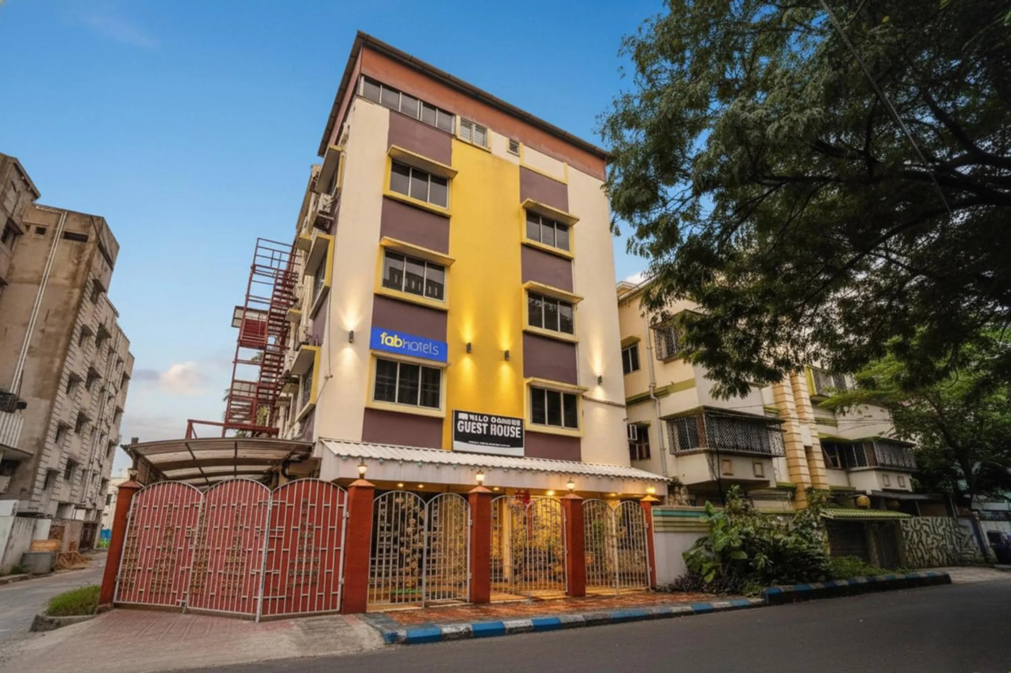 Facade/entrance in FabHotel Wild Orchid - 800m from Medica Superspecialty Hospital