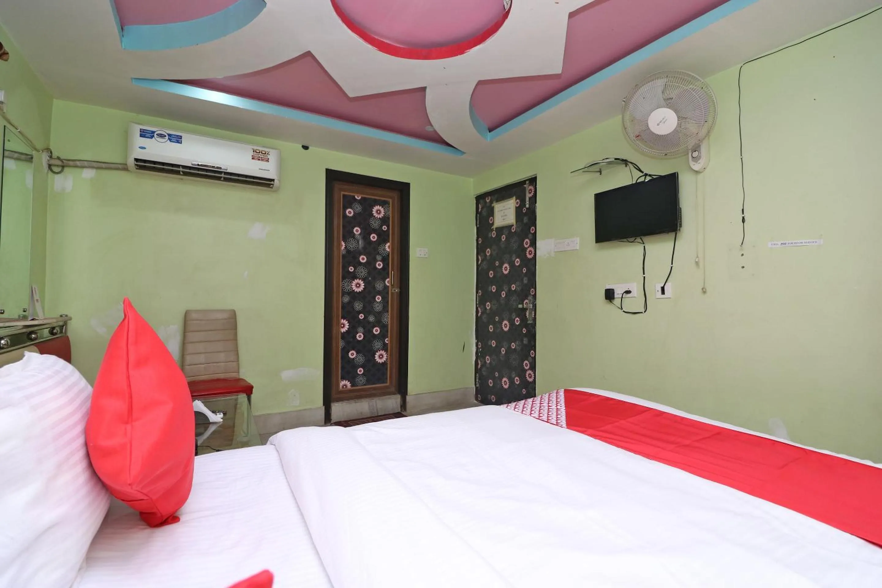 Bedroom, Bed in Xpress Inn