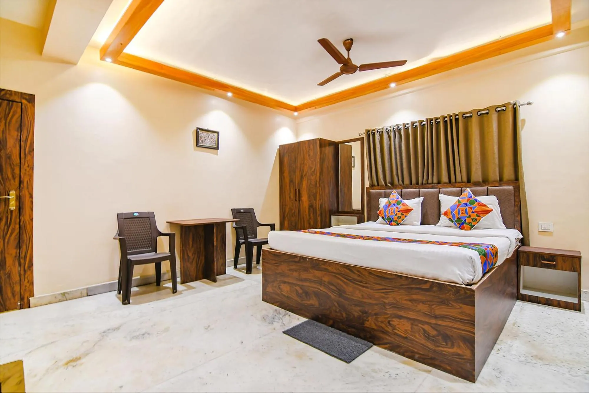 Bed in FabHotel The Golden Orchid