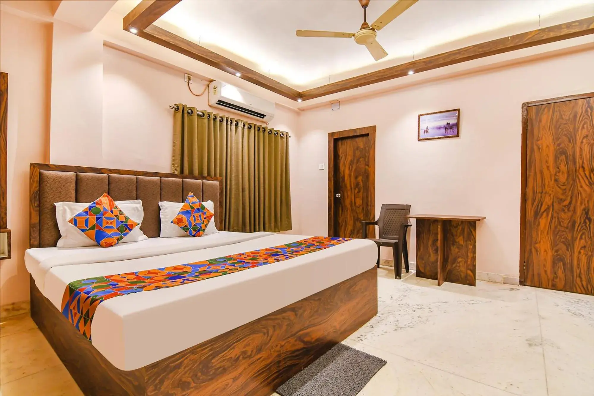 Bed in FabHotel The Golden Orchid - Hazra Road Bed in FabHotel The Golden Orchid - Hazra Road