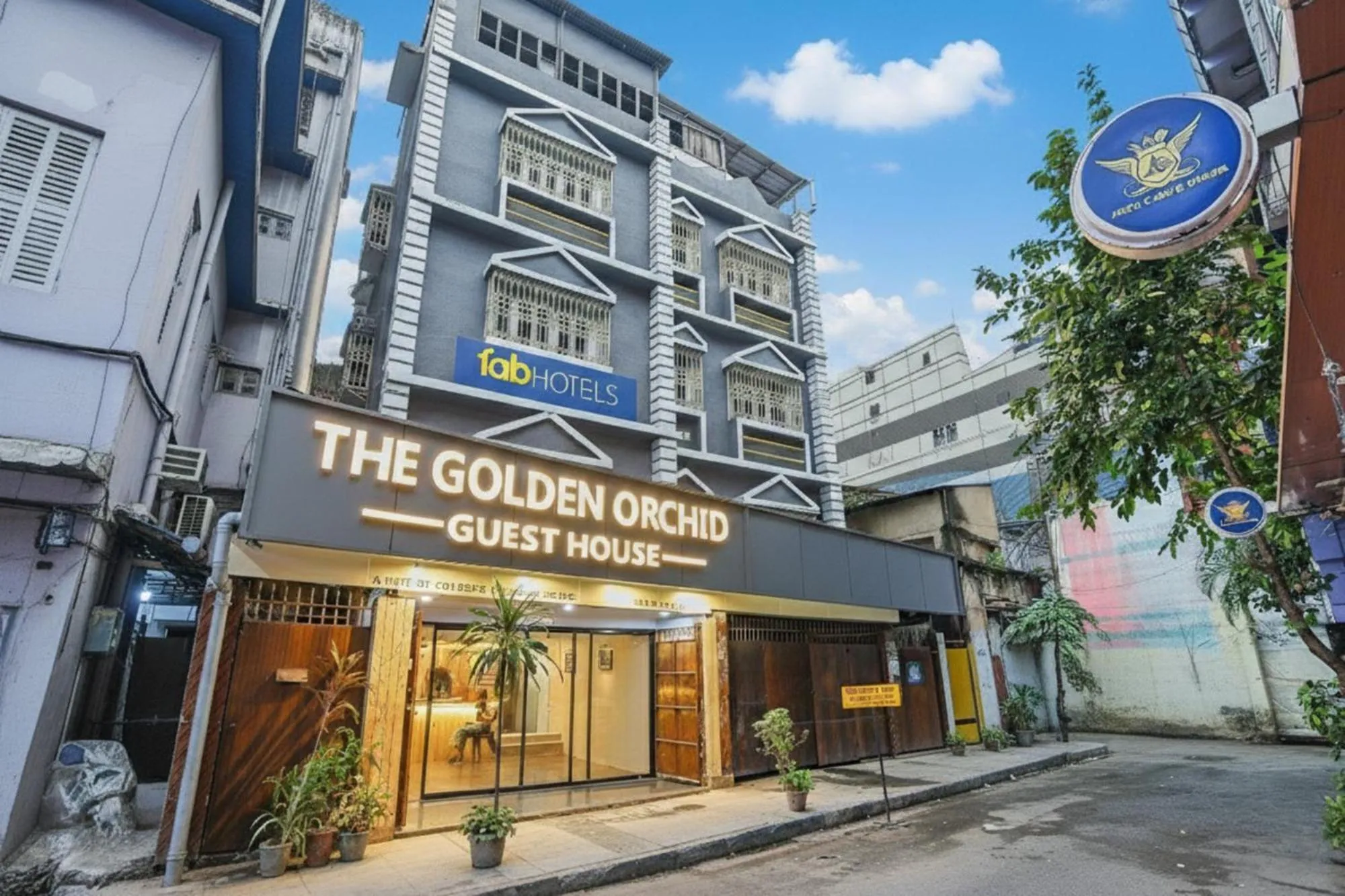 Facade/entrance in FabHotel The Golden Orchid