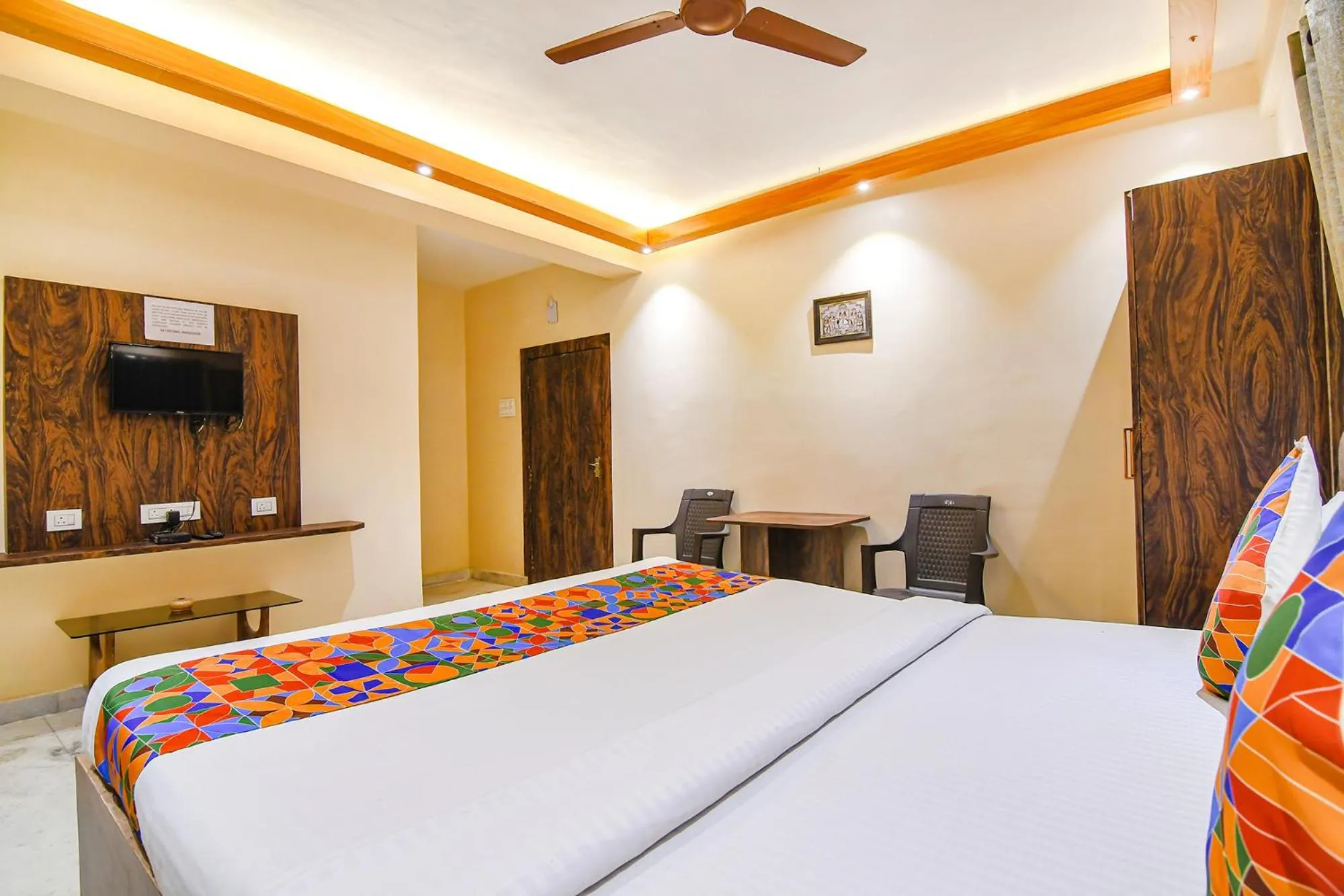 Bed in FabHotel The Golden Orchid