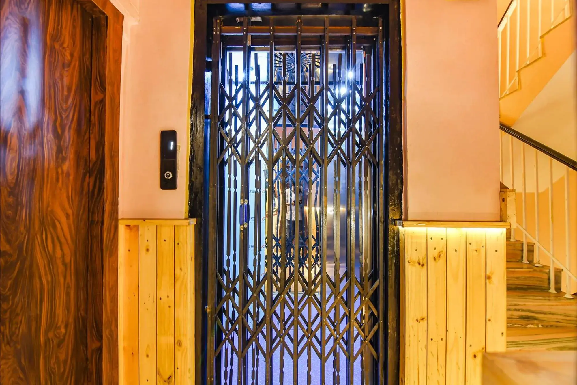 Lobby or reception in FabHotel The Golden Orchid - Hazra Road Lobby or reception in FabHotel The Golden Orchid - Hazra Road