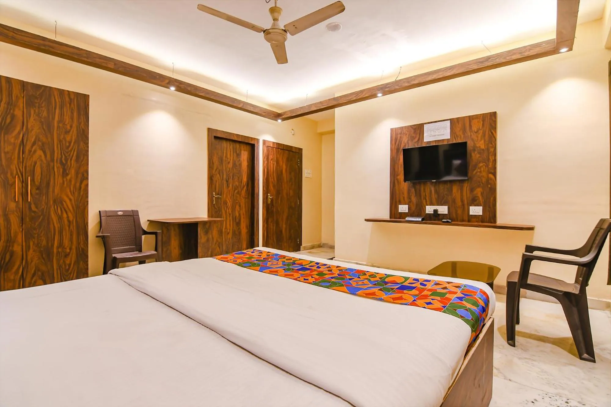 Bed in FabHotel The Golden Orchid