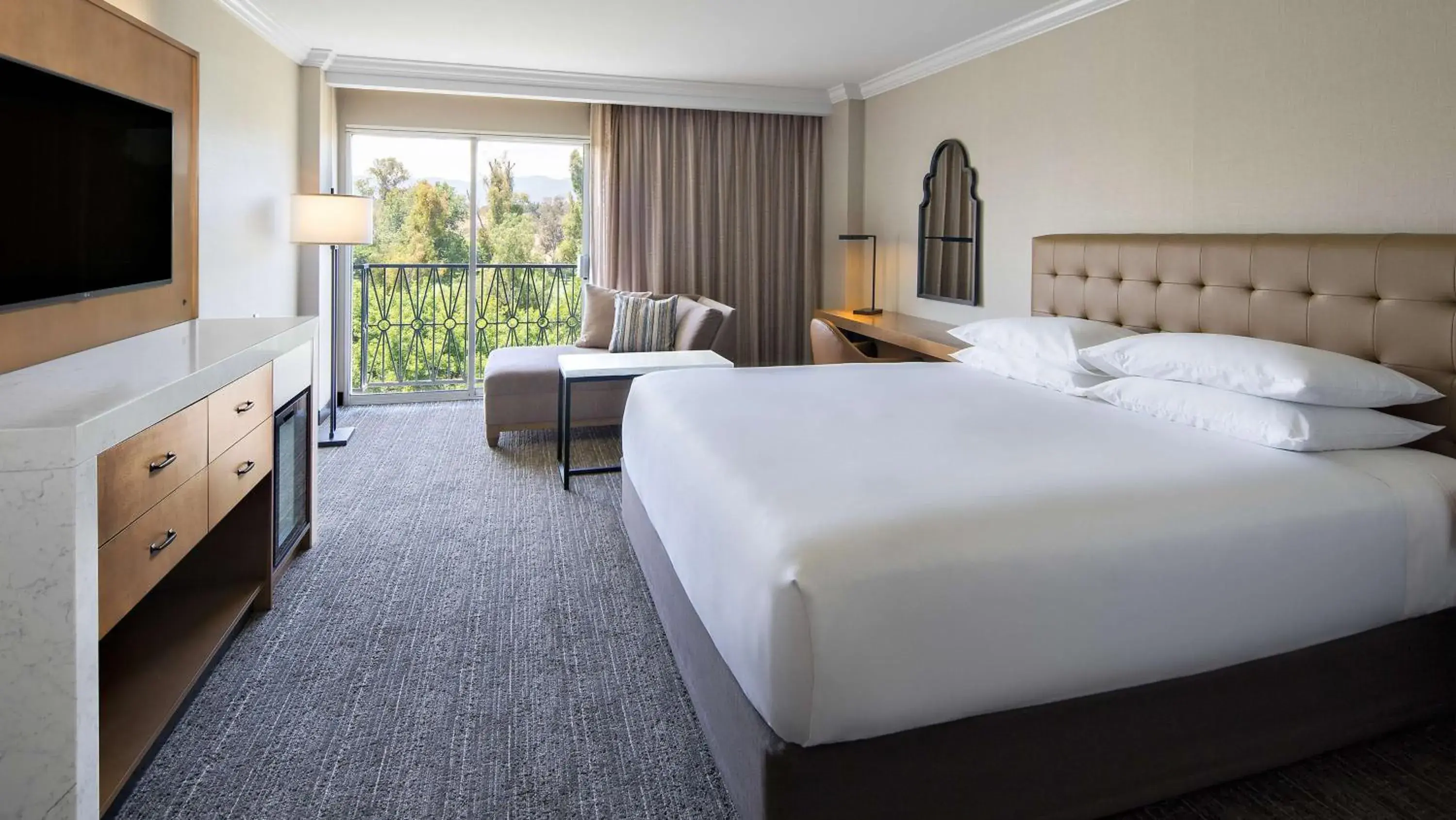 Photo of the whole room, Bed in Hyatt Regency Valencia Photo of the whole room, Bed in Hyatt Regency Valencia