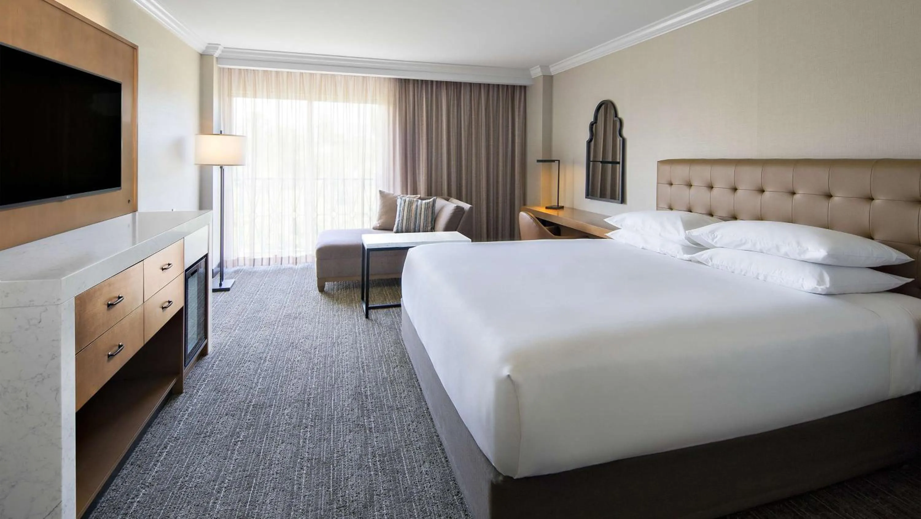 Photo of the whole room, Bed in Hyatt Regency Valencia