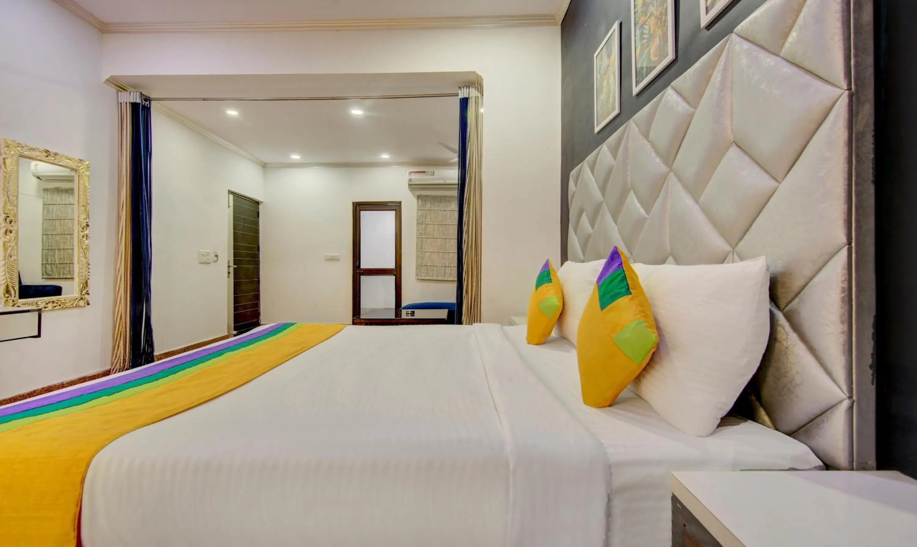 Bedroom, Bed in Itsy Hotels Golden Vista