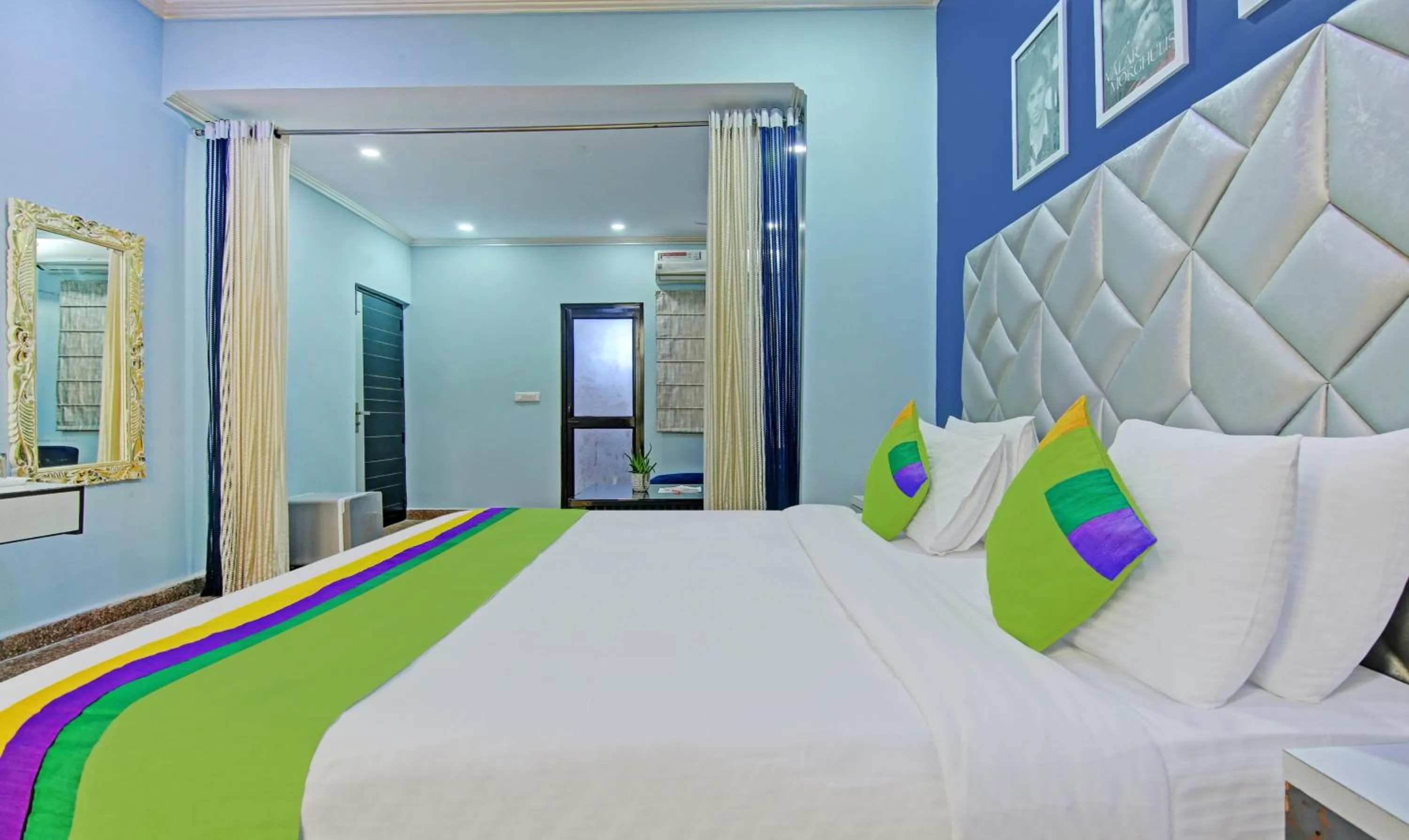 Bedroom, Bed in Itsy Hotels Golden Vista