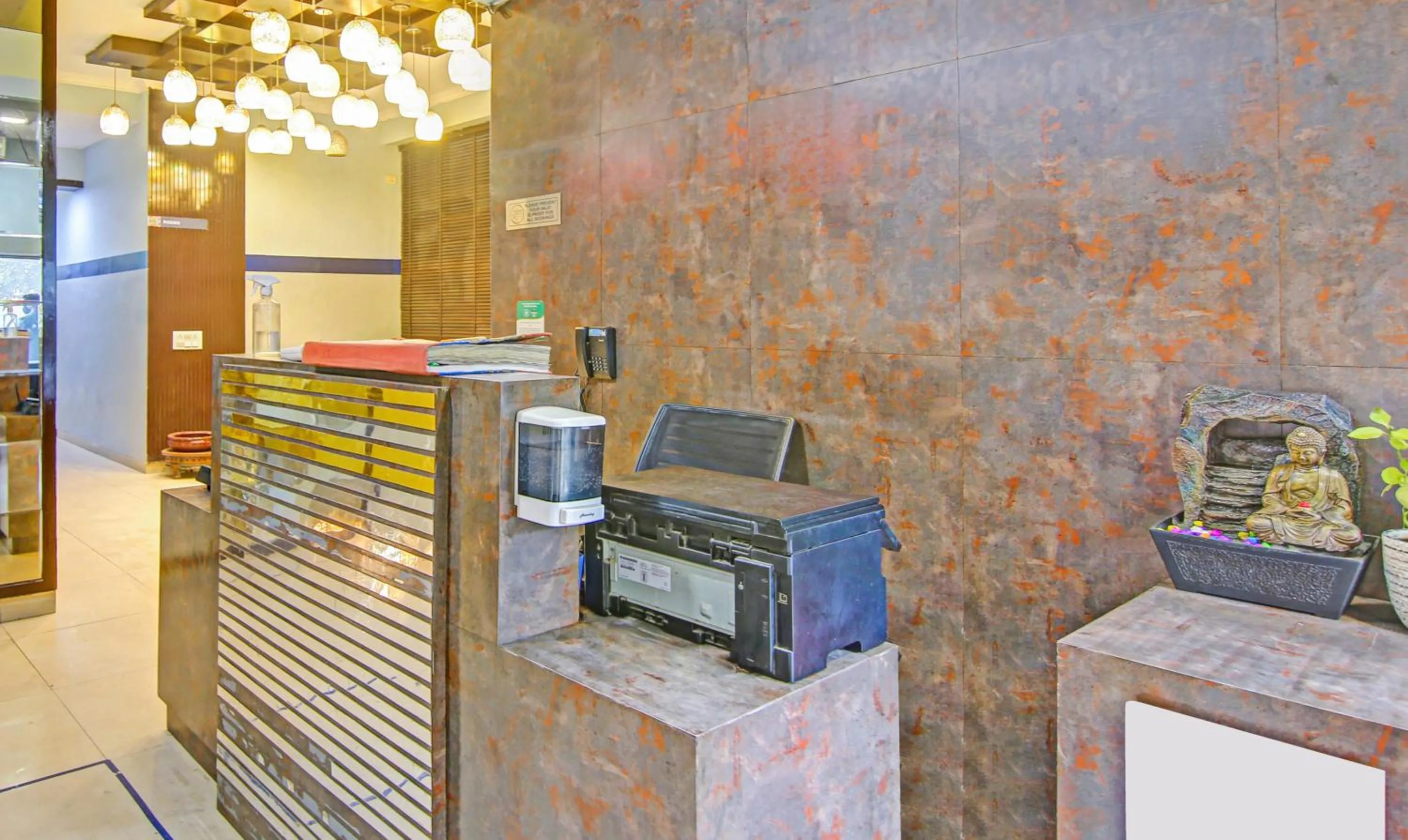 Lobby or reception in Itsy Hotels Golden Vista