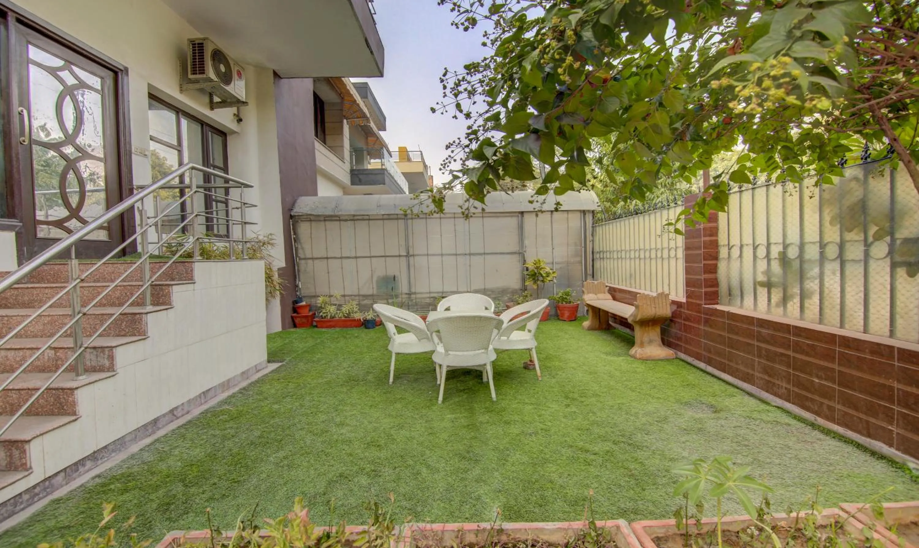 Garden view in Itsy Hotels Vizima