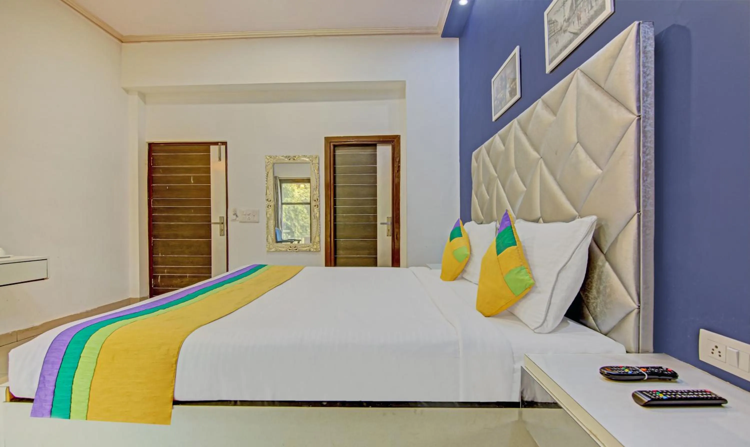 Bedroom, Bed in Itsy Hotels Golden Vista