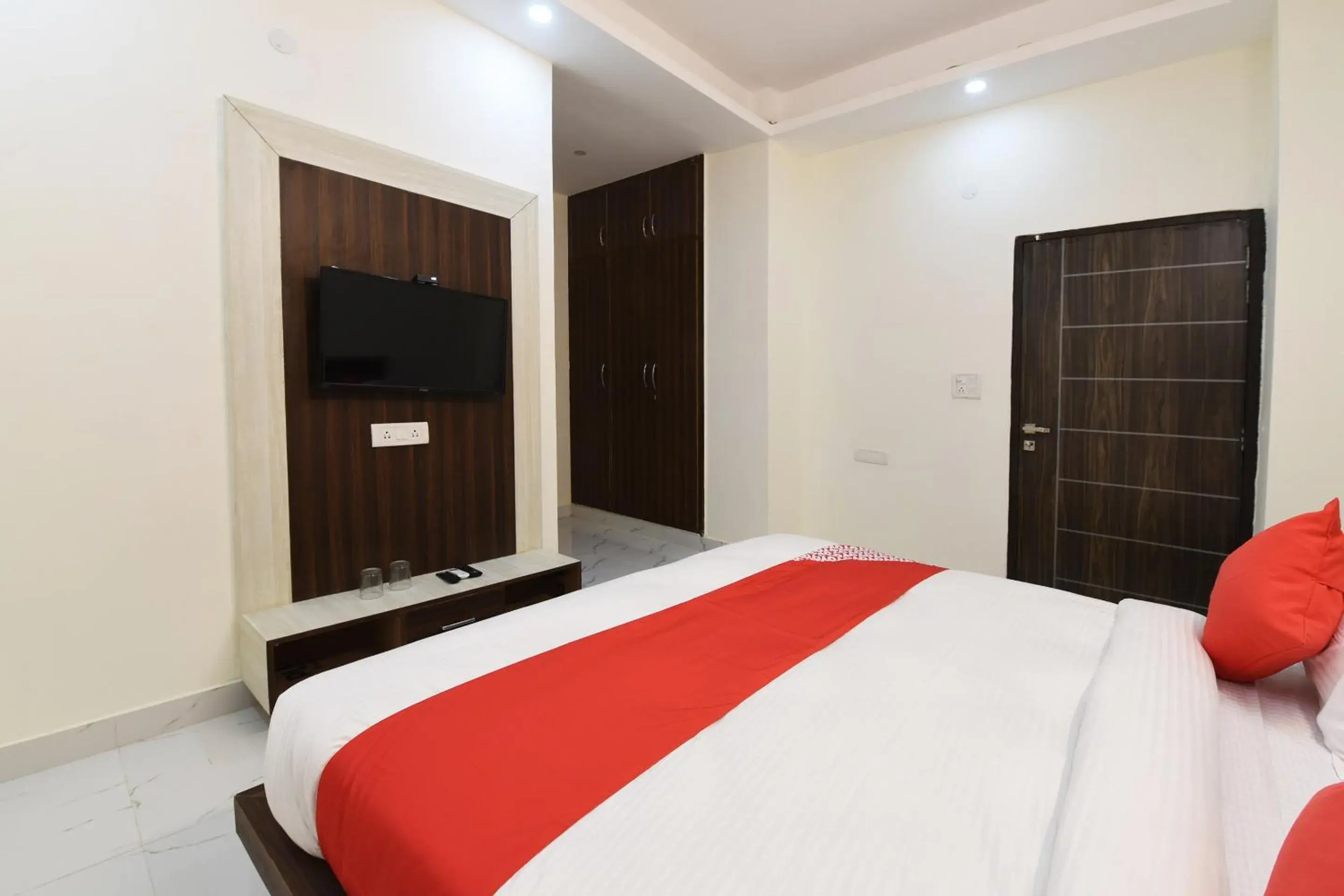 Bedroom, Bed in OYO The Signature Hotel Near Iskcon Temple Noida