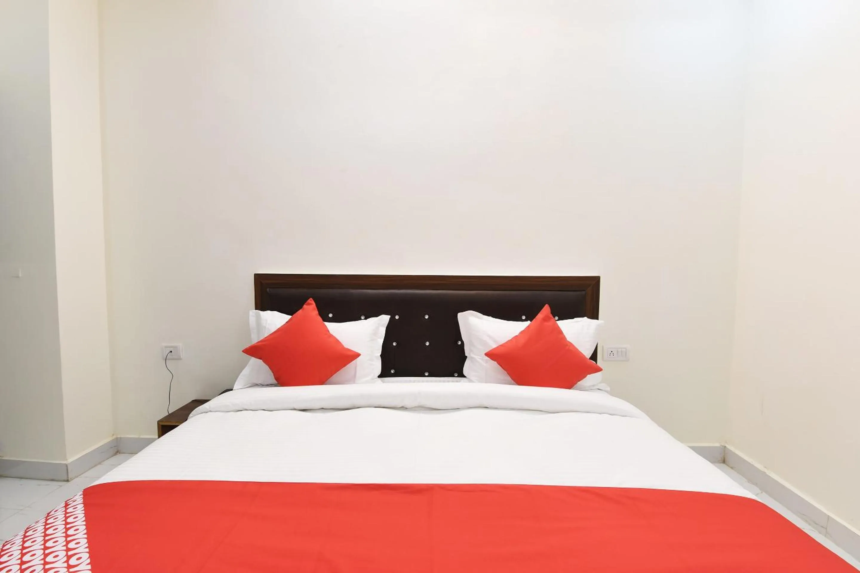 Bedroom in Hotel O The Signature Hotel Near Iskcon Temple Noida