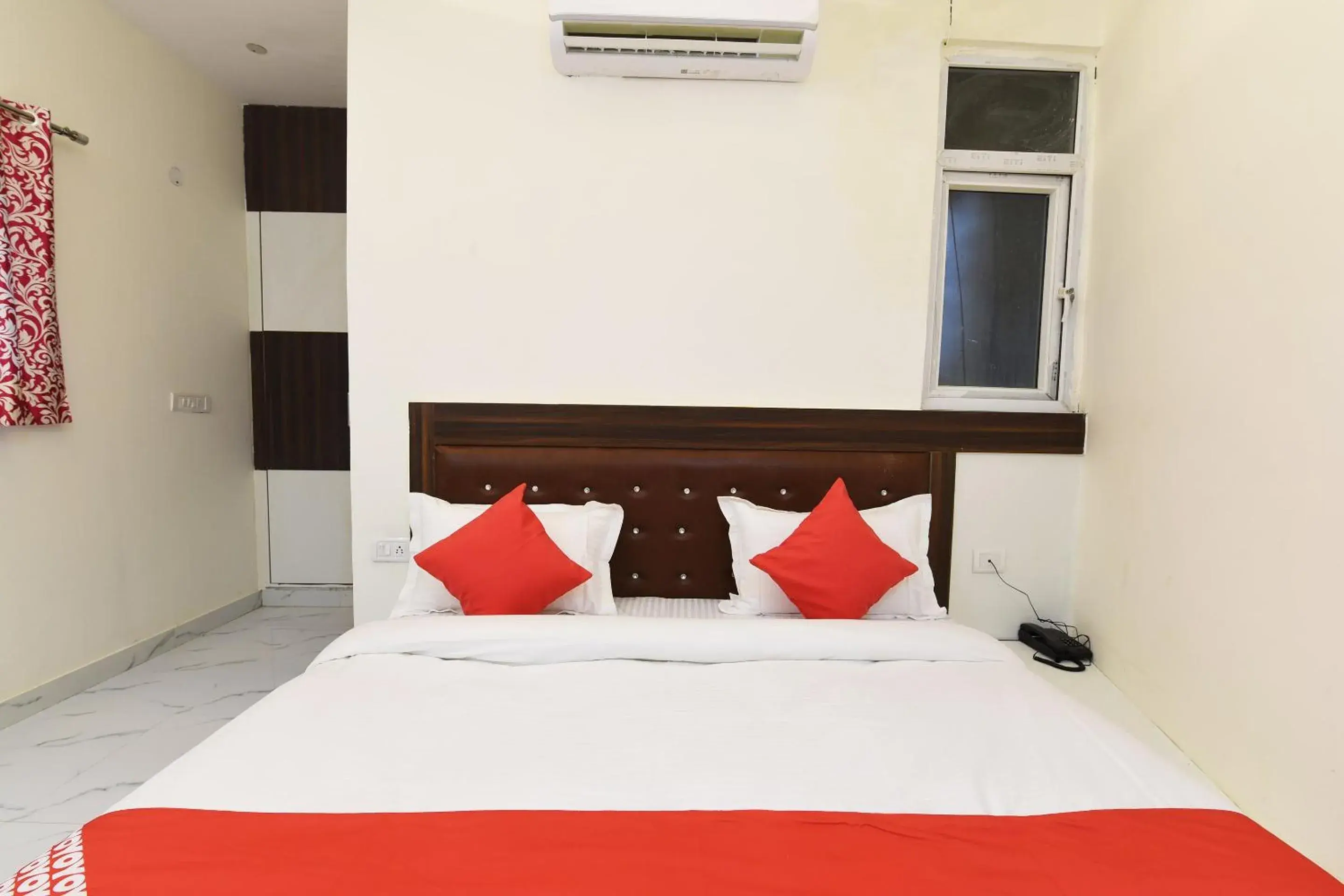 Bedroom, Bed in OYO The Signature Hotel Near Iskcon Temple Noida