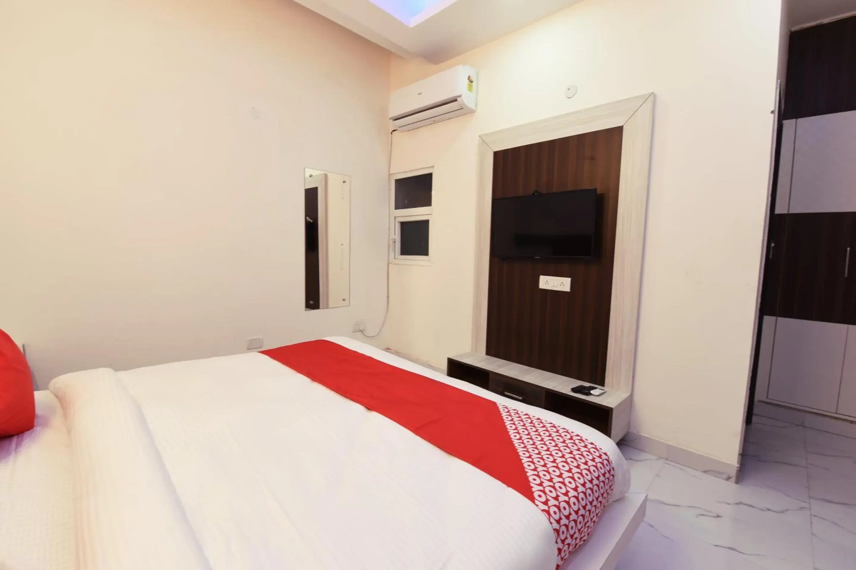 Bedroom, Bed in OYO The Signature Hotel Near Iskcon Temple Noida