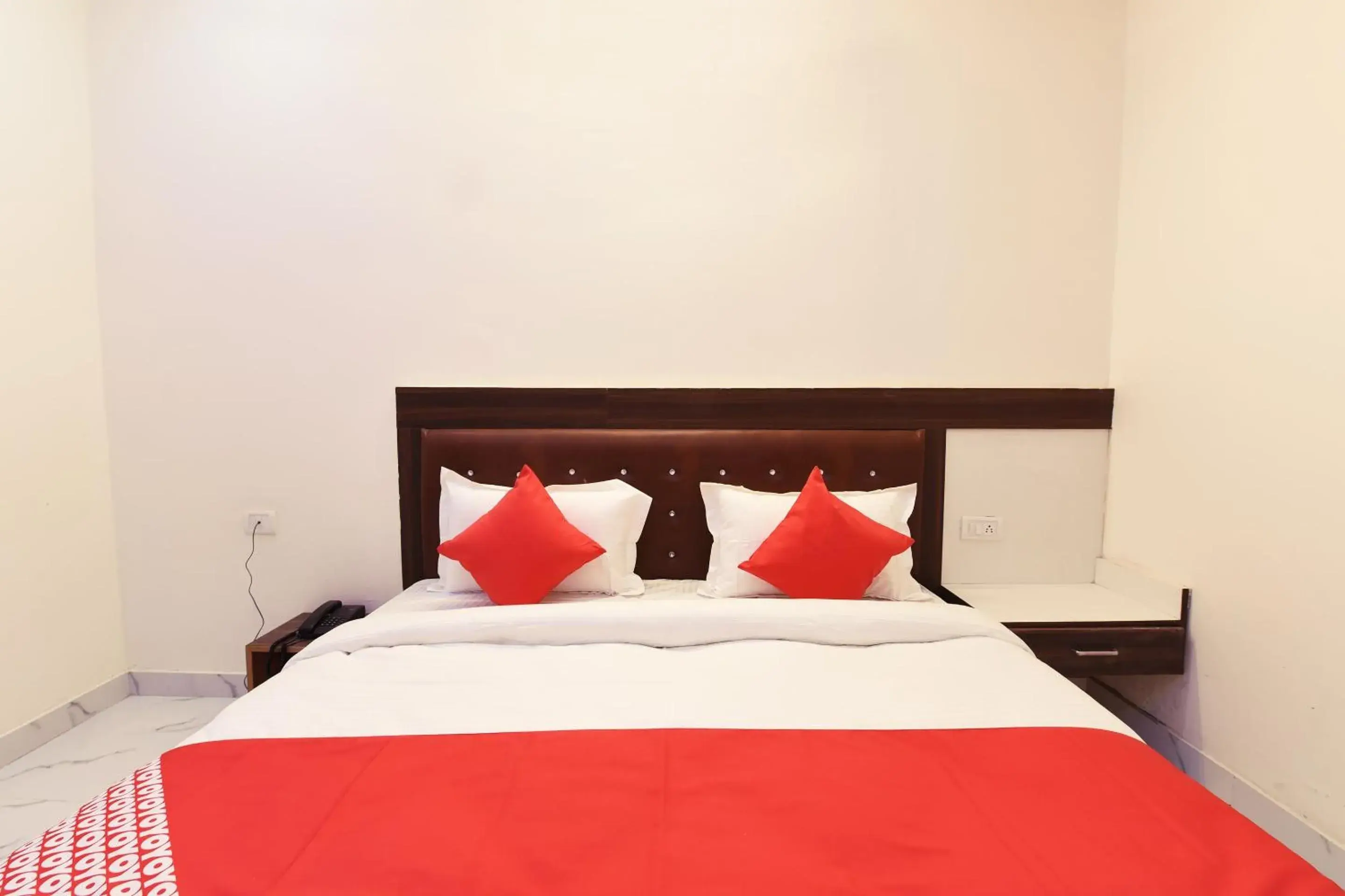 Bedroom, Bed in OYO The Signature Hotel Near Iskcon Temple Noida