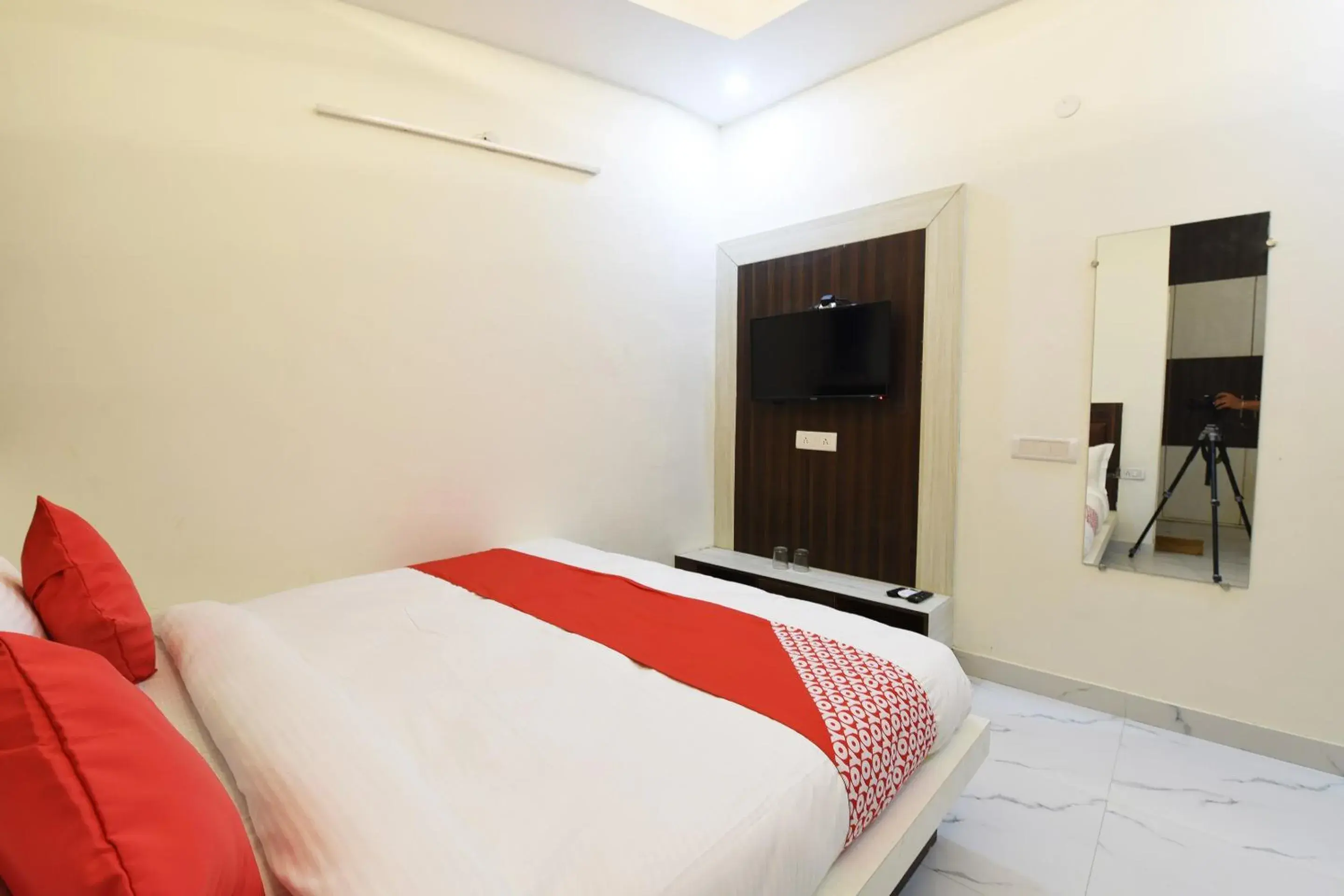 Bedroom, Bed in OYO The Signature Hotel Near Iskcon Temple Noida