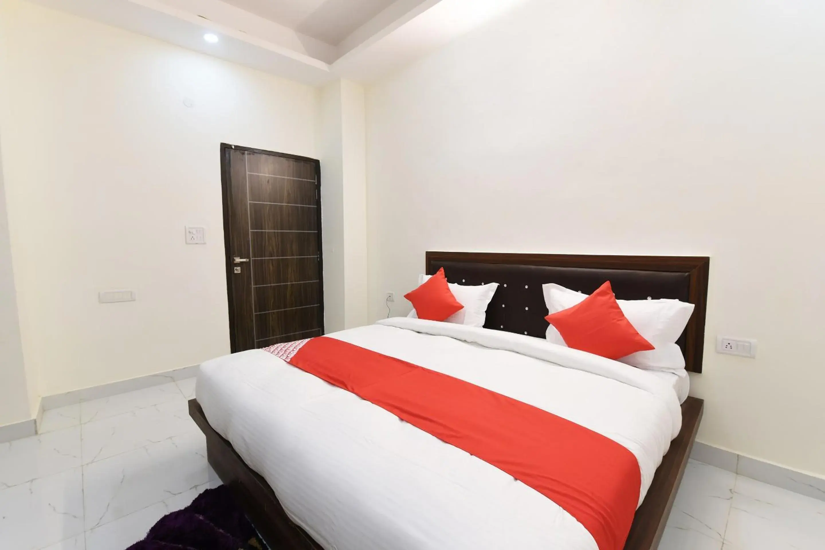 Bedroom, Bed in OYO The Signature Hotel Near Iskcon Temple Noida