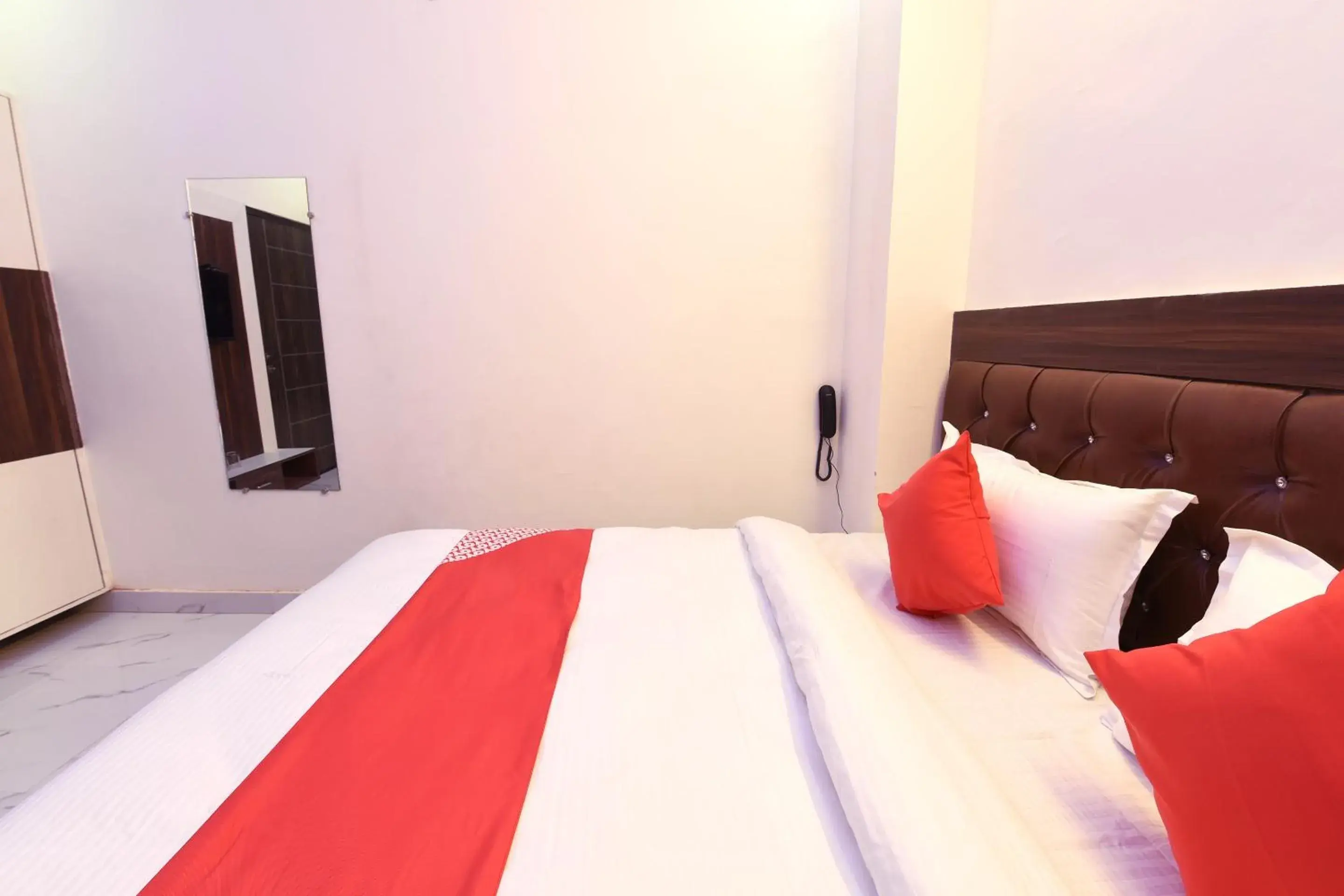 Bedroom, Bed in OYO The Signature Hotel Near Iskcon Temple Noida