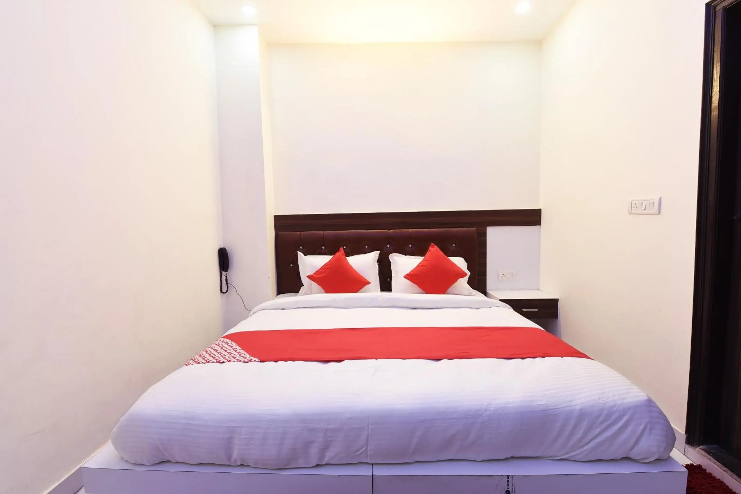 Bedroom, Bed in OYO The Signature Hotel Near Iskcon Temple Noida