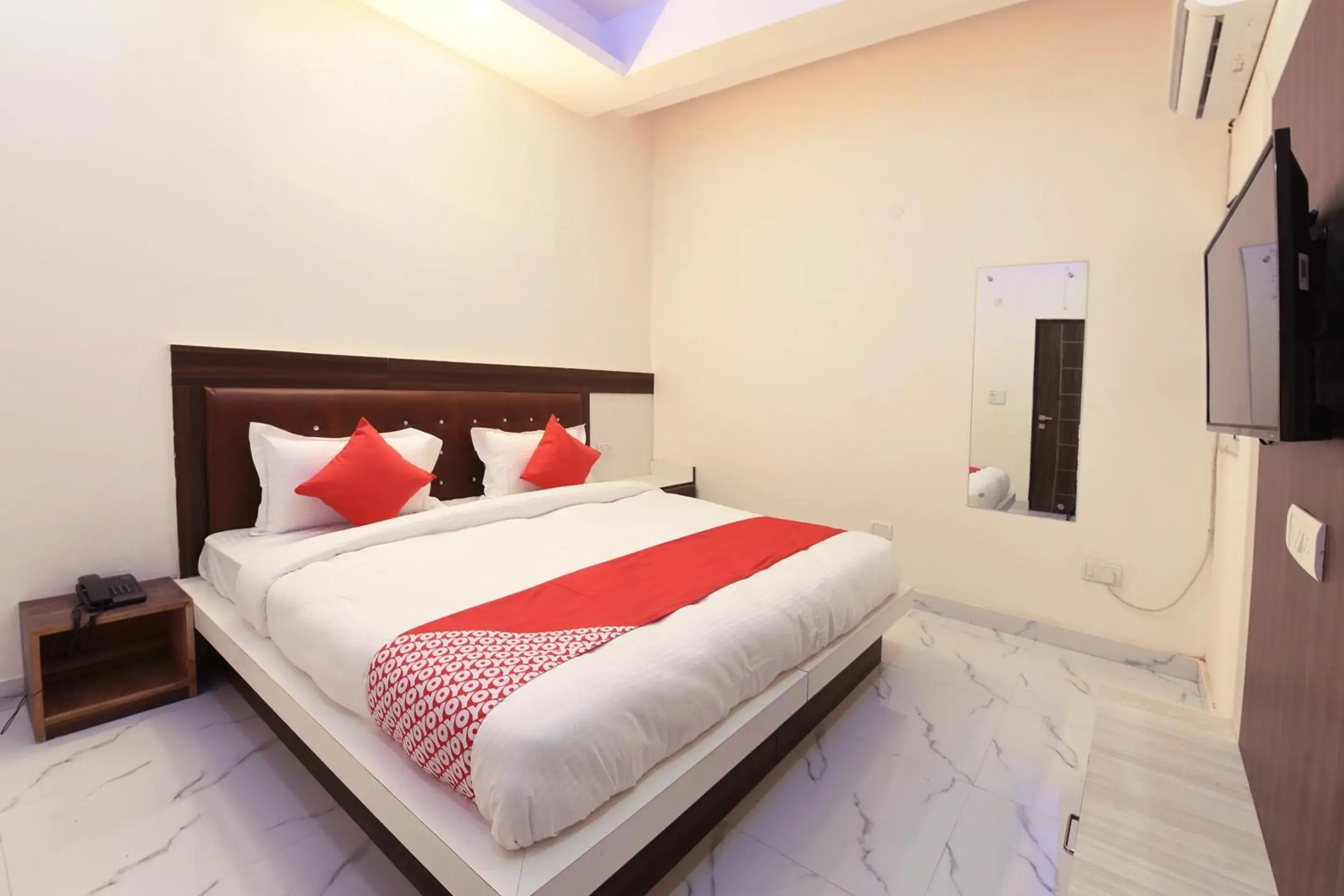 Bedroom, Bed in OYO The Signature Hotel Near Iskcon Temple Noida