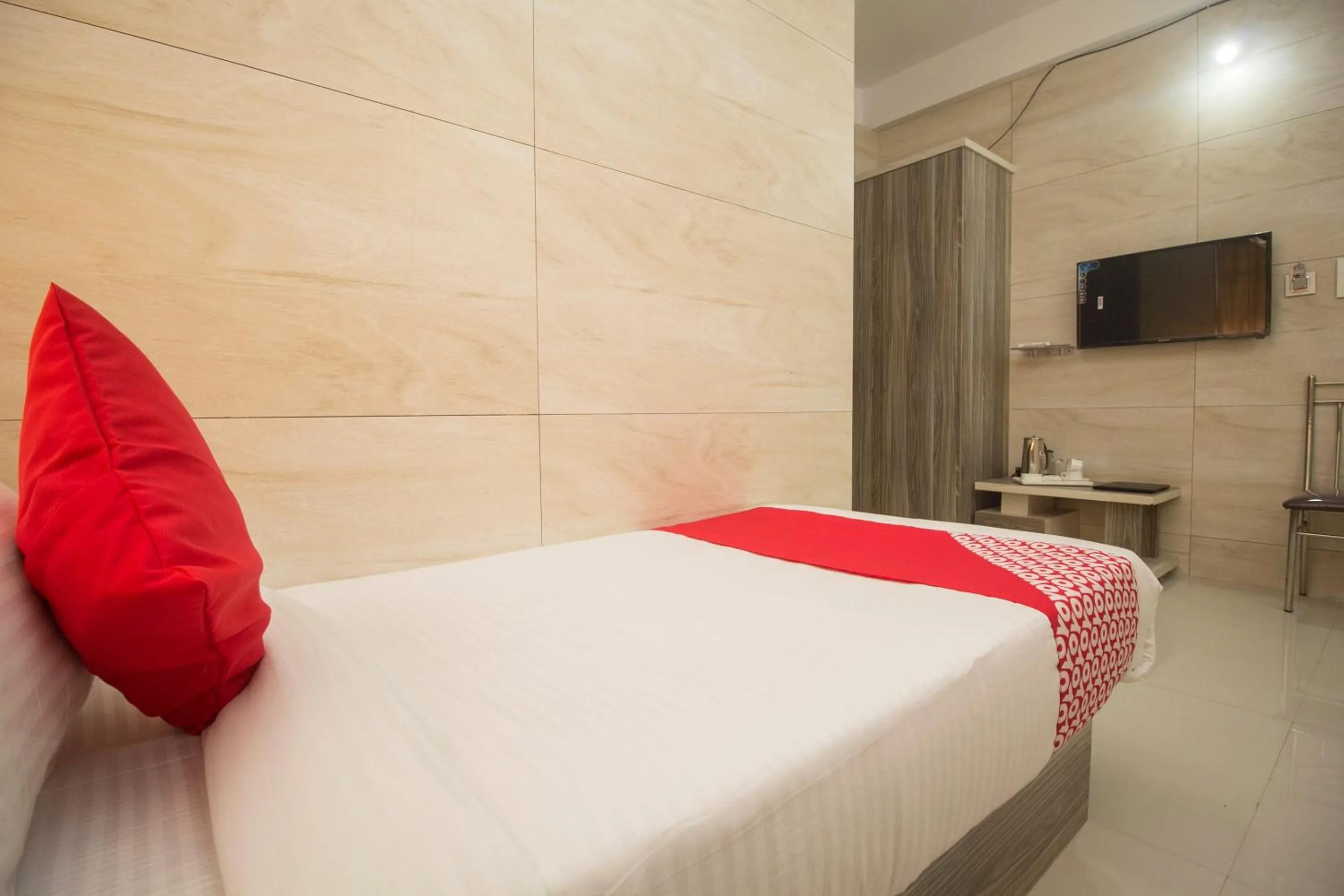 Bedroom, Bed in Super Capital O Priyanshu