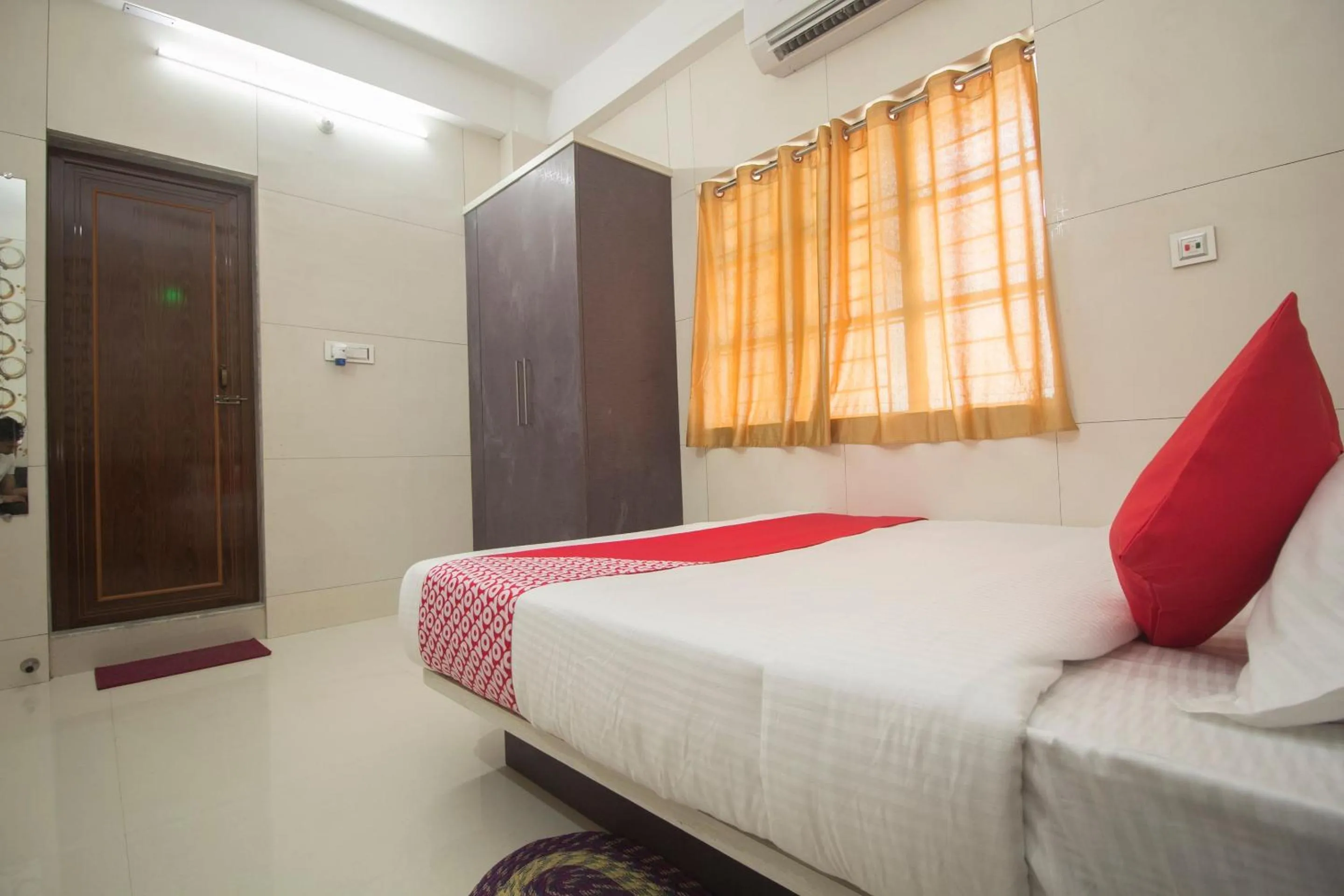 Bedroom, Bed in Super Capital O Priyanshu