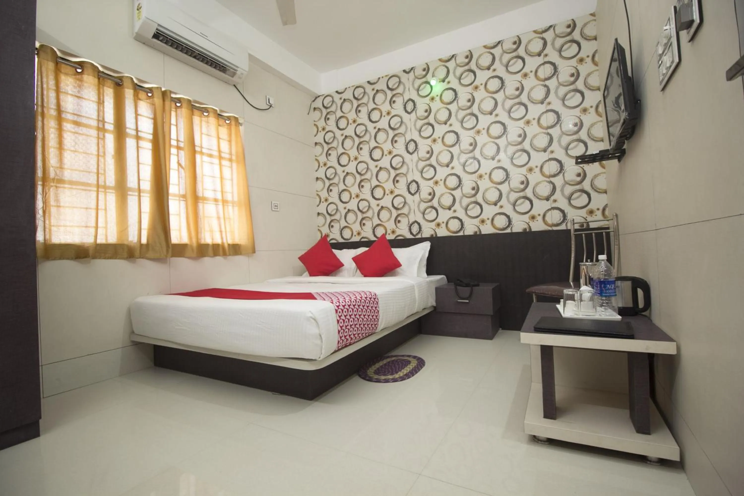 Bedroom, Bed in Super Capital O Priyanshu